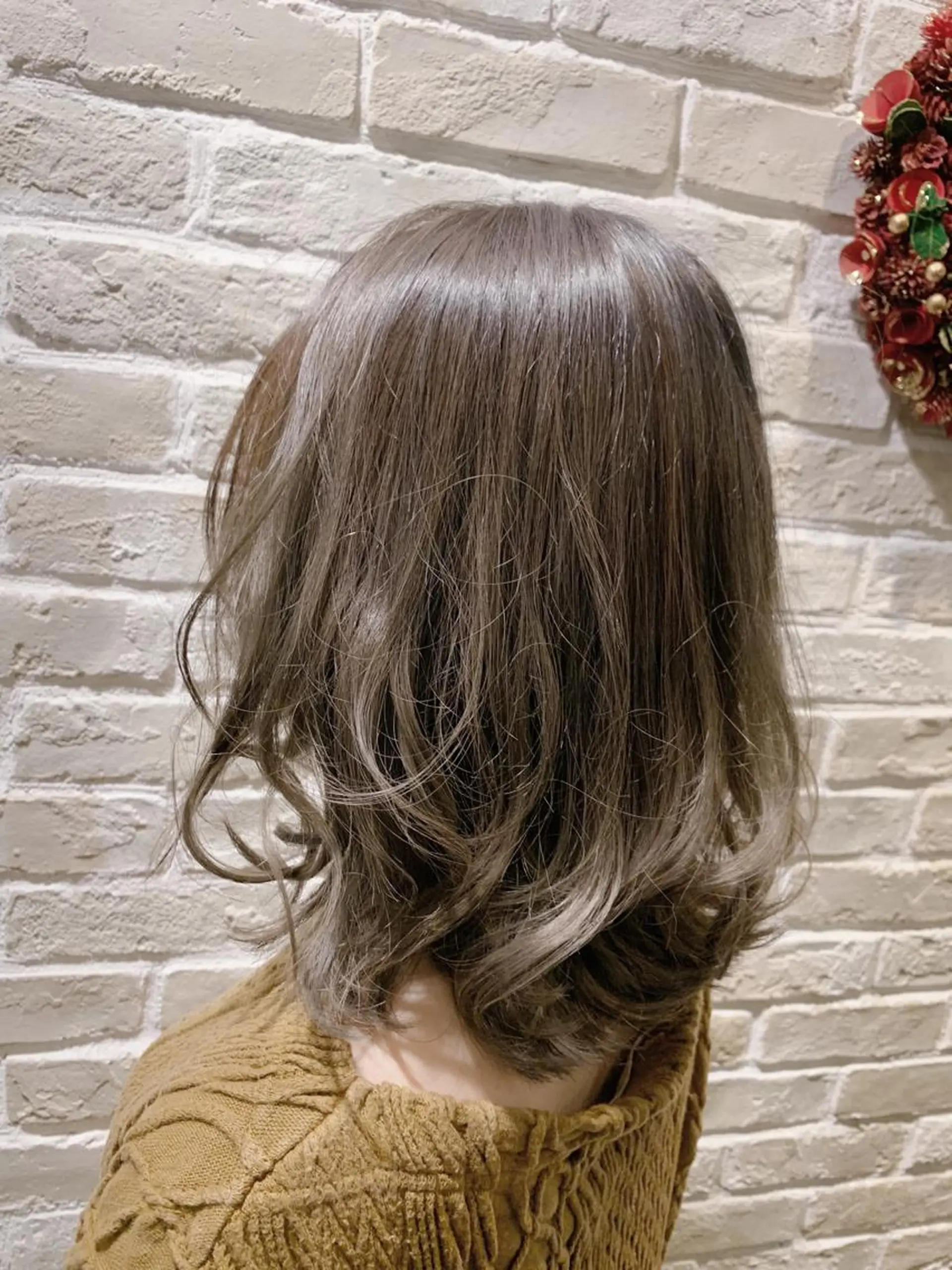 ミディアム レイヤーカット カット ヘアカラー トリートメント リンネ 甲東園のヘアスタイル