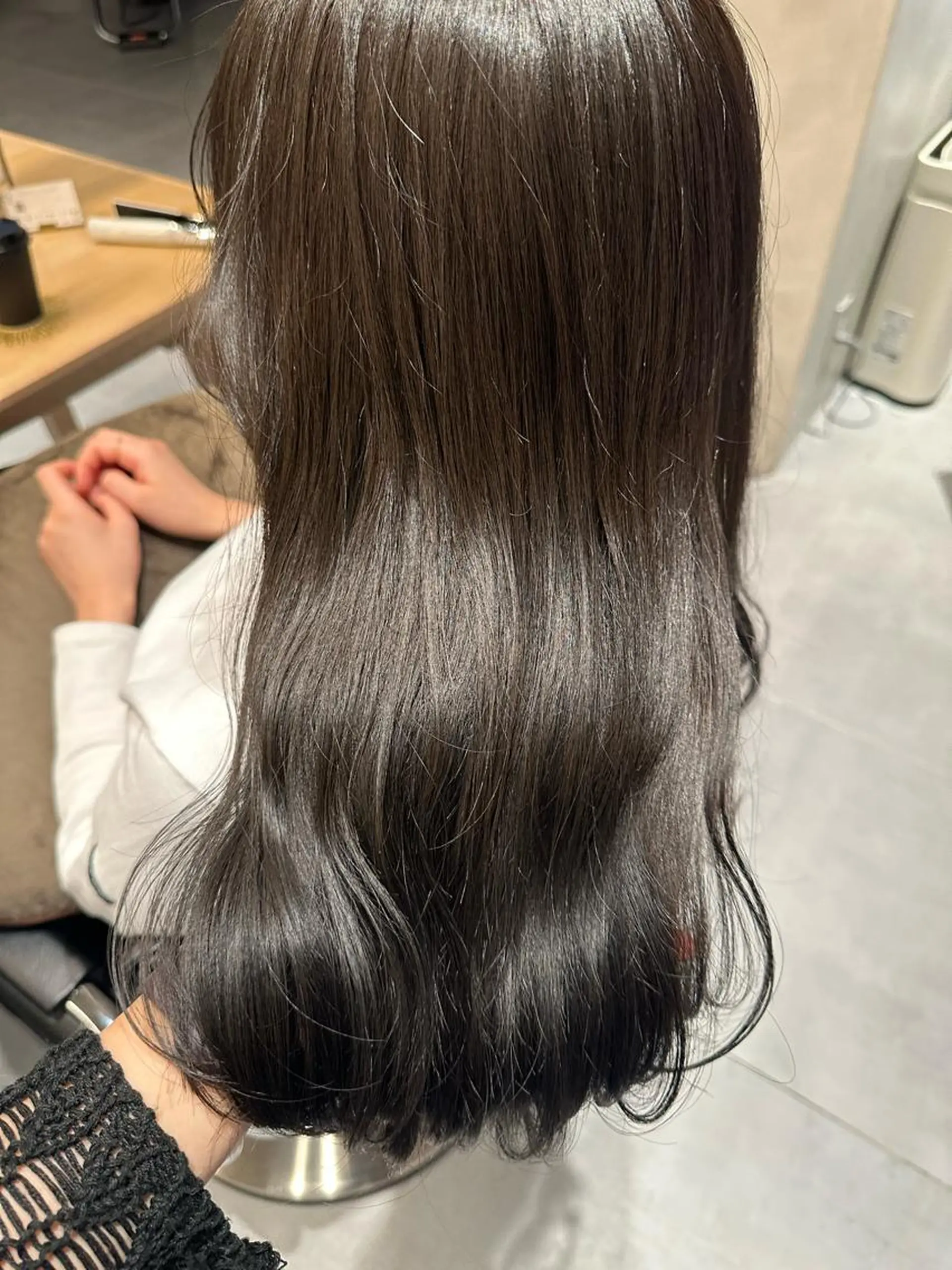 ロング カラー パーマ 透明感カラー グレージュ オリーブグレージュ オリーブグレー ヘアカラー 垢抜け韓国風ヘア カラーMIKUのヘアスタイル