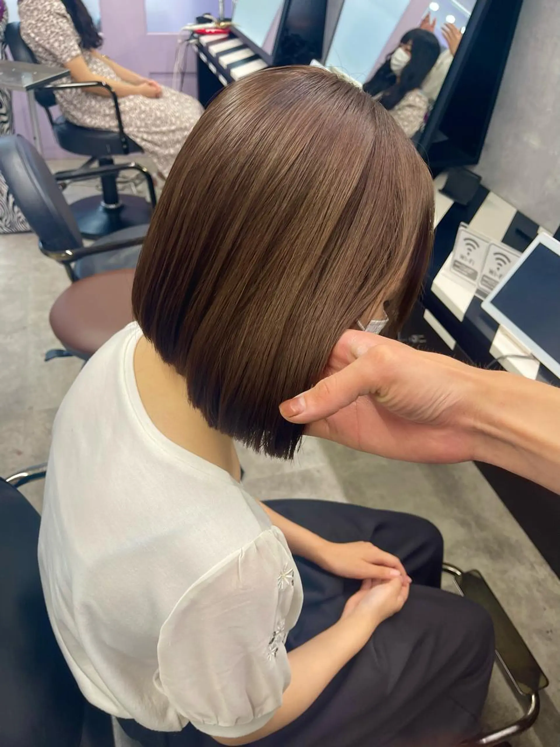 ショート カラー ブリーチ イルミナカラー ブリーチなしカラー カット ヘアカラー トリートメント オフホワイトアンドなんば所属・福西 洋斗のヘアスタイル