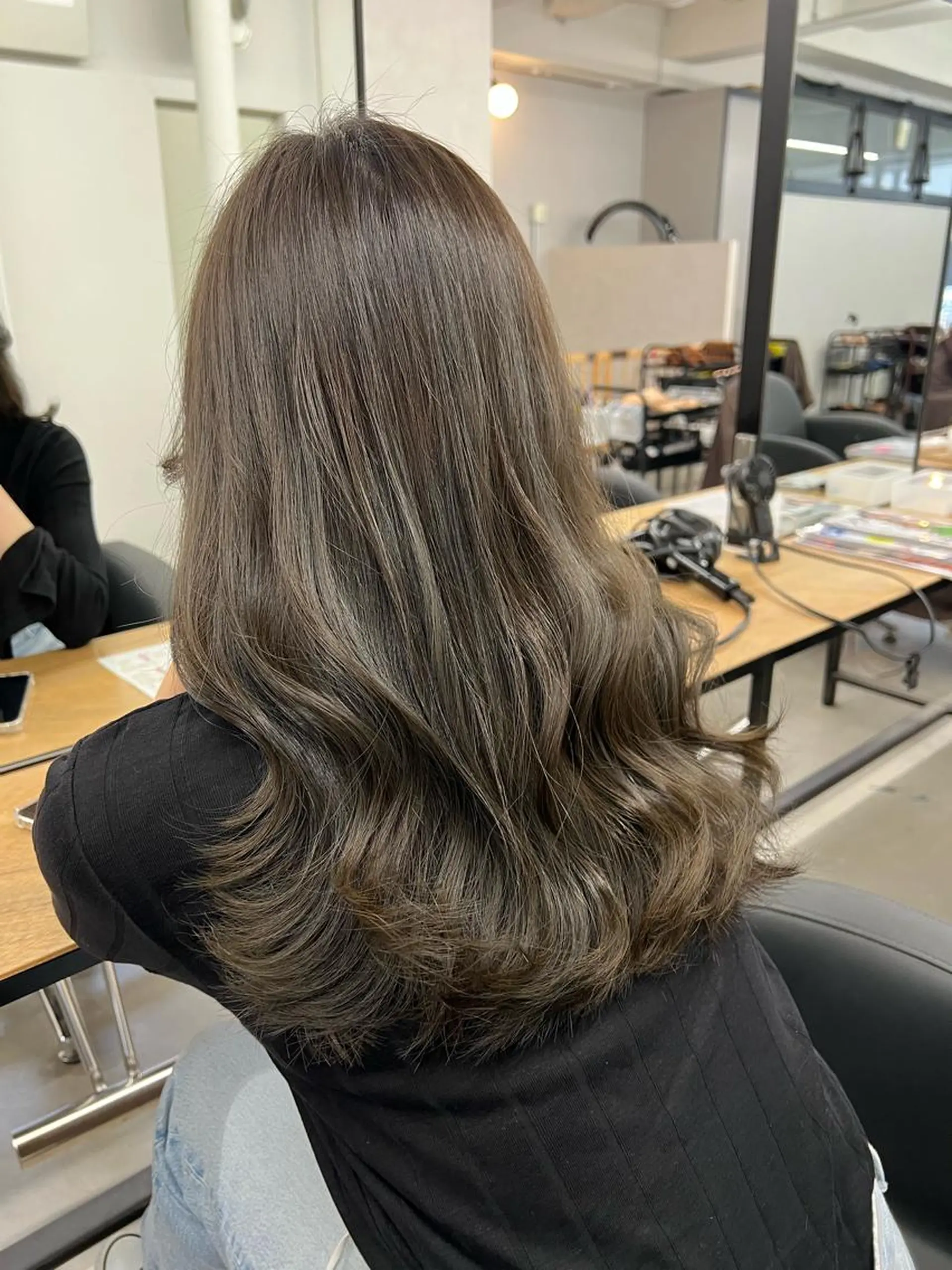 セミロング カラー グレージュ オリーブグレージュ オリーブグレー カット ヘアカラー MODEK's 庄内 mikuのヘアスタイル