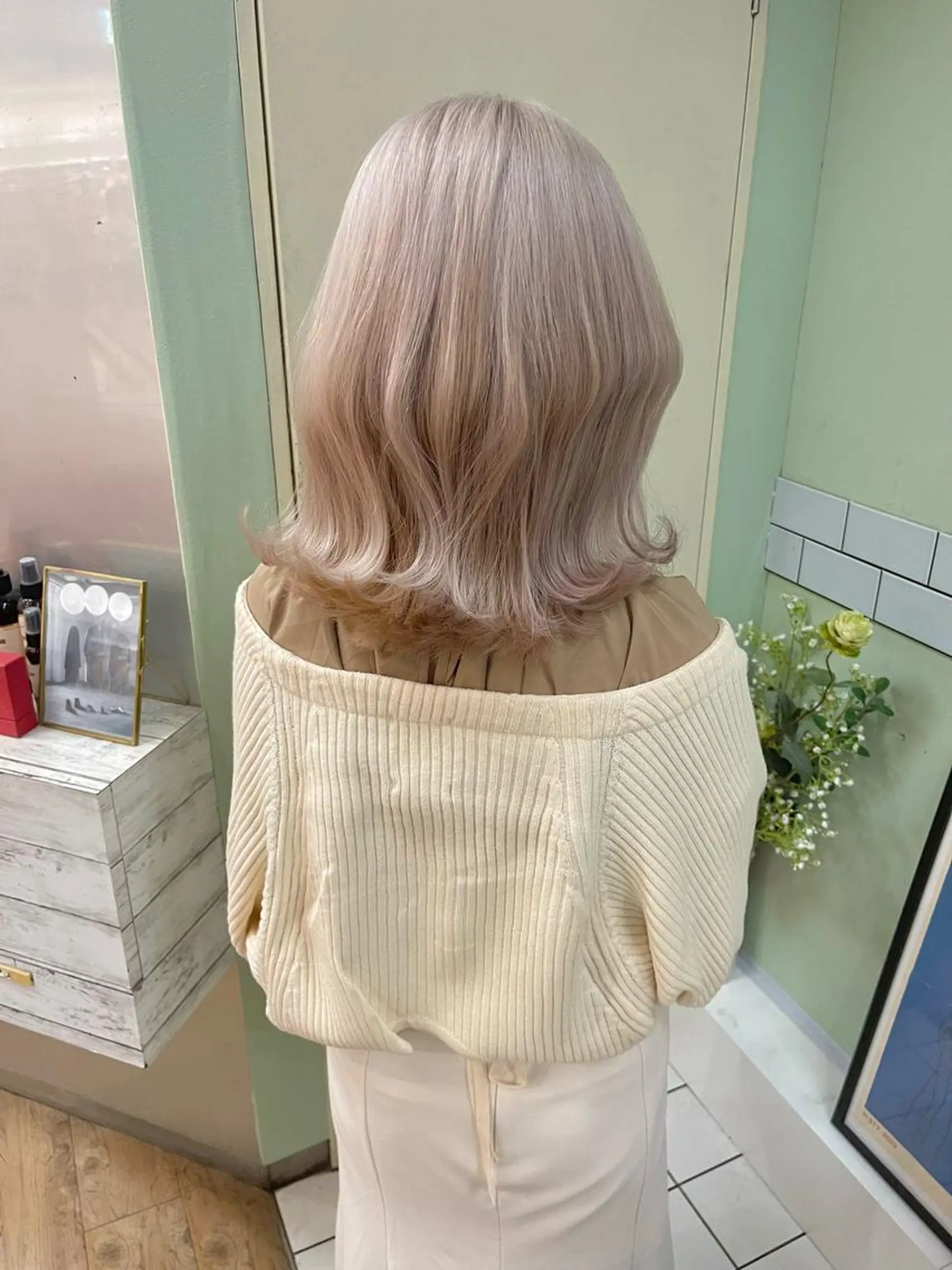 ミディアム カット ヘアカラー トリートメント 髪質改善ｶﾗｰ ｹｱﾌﾞﾘｰﾁ/ﾀﾑのヘアスタイル