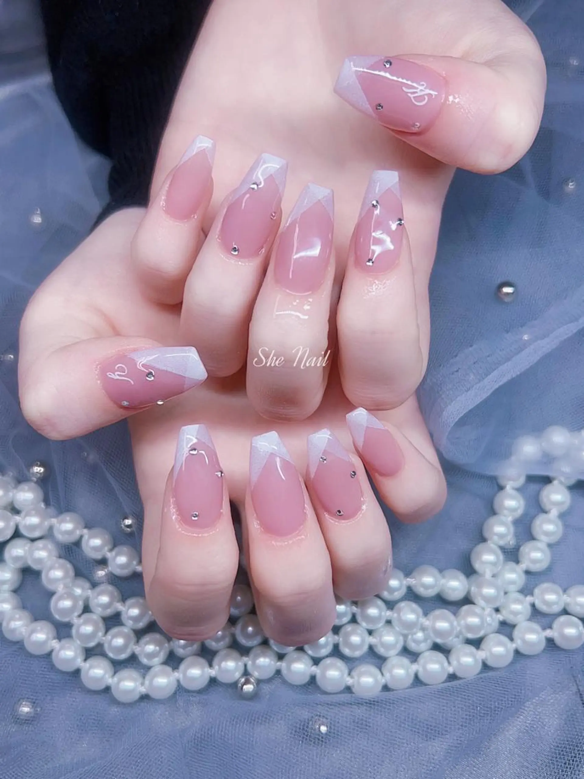ネイル チークネイル 長さ出し フレンチネイル 持ち込み ニュアンスネイル ハンドネイル She   Nail所属・ISA_ BELLAのネイルデザイン