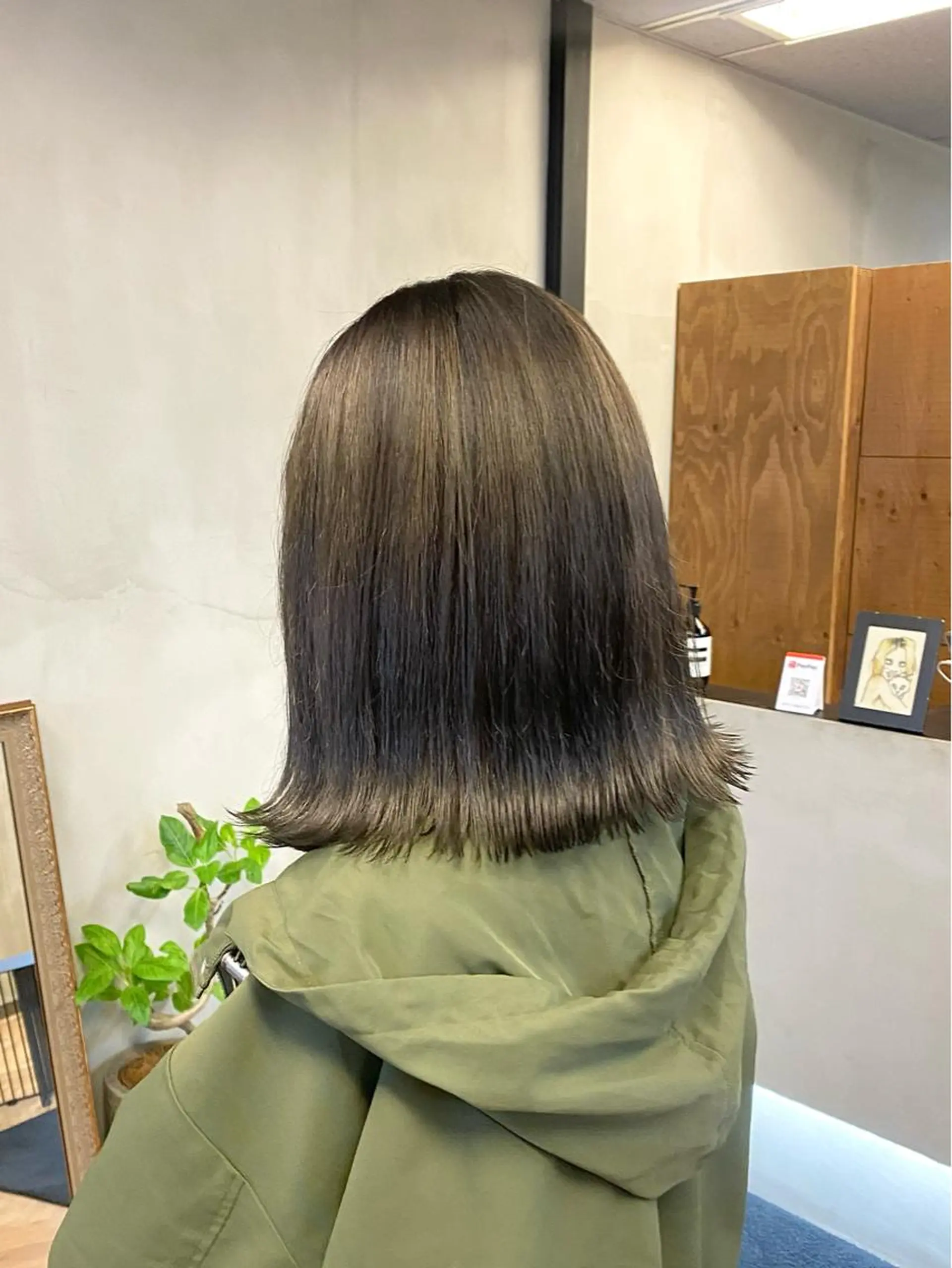 ミディアム カラー パーマ ヘアアレンジ グレージュ オリーブグレージュ オリーブグレー ボブ 外ハネヘア カット ヘアカラー トリートメント ハル🌸柔色/ ブリーチなし/艶髪のヘアスタイル