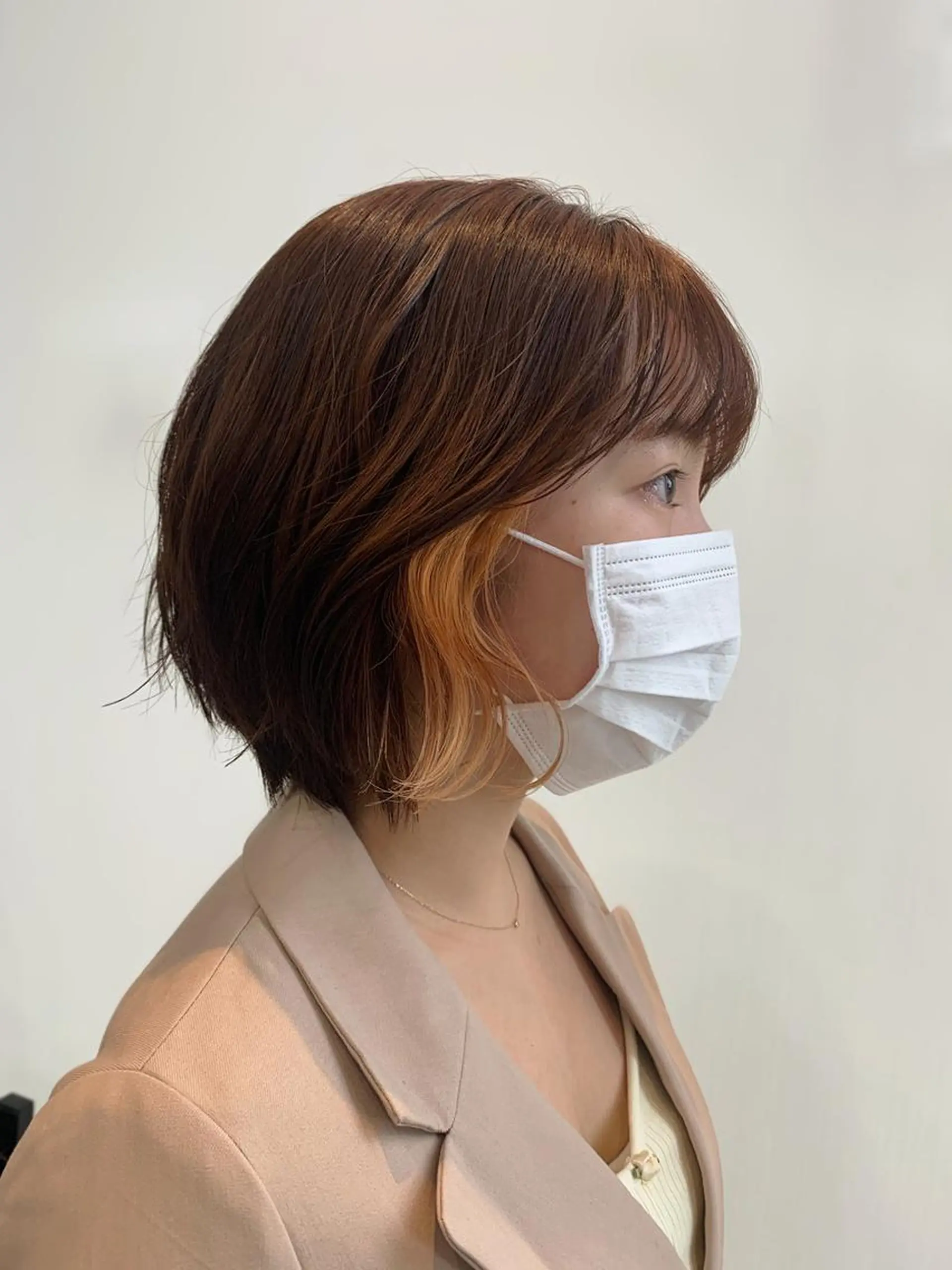 ショート カラー ベージュカラー ブラウンカラー イヤリングカラー オレンジ オレンジベージュ ヘアカラー トリートメント カトウ ユウカのヘアスタイル