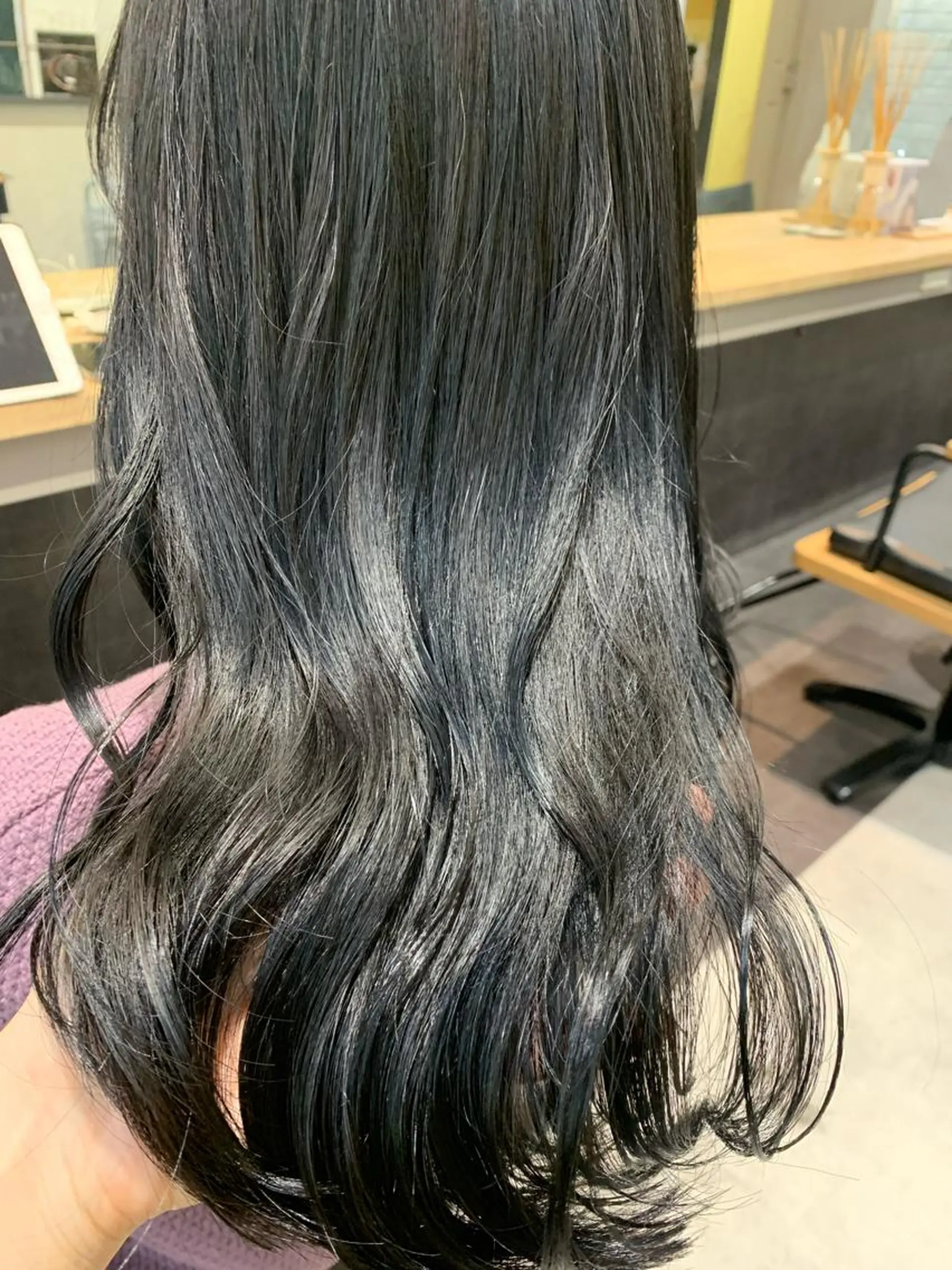セミロング カラー 黒髪 ブルーカラー ブルーブラック カット ヘアカラー トリートメント hub hair レイヤー/透明感のヘアスタイル