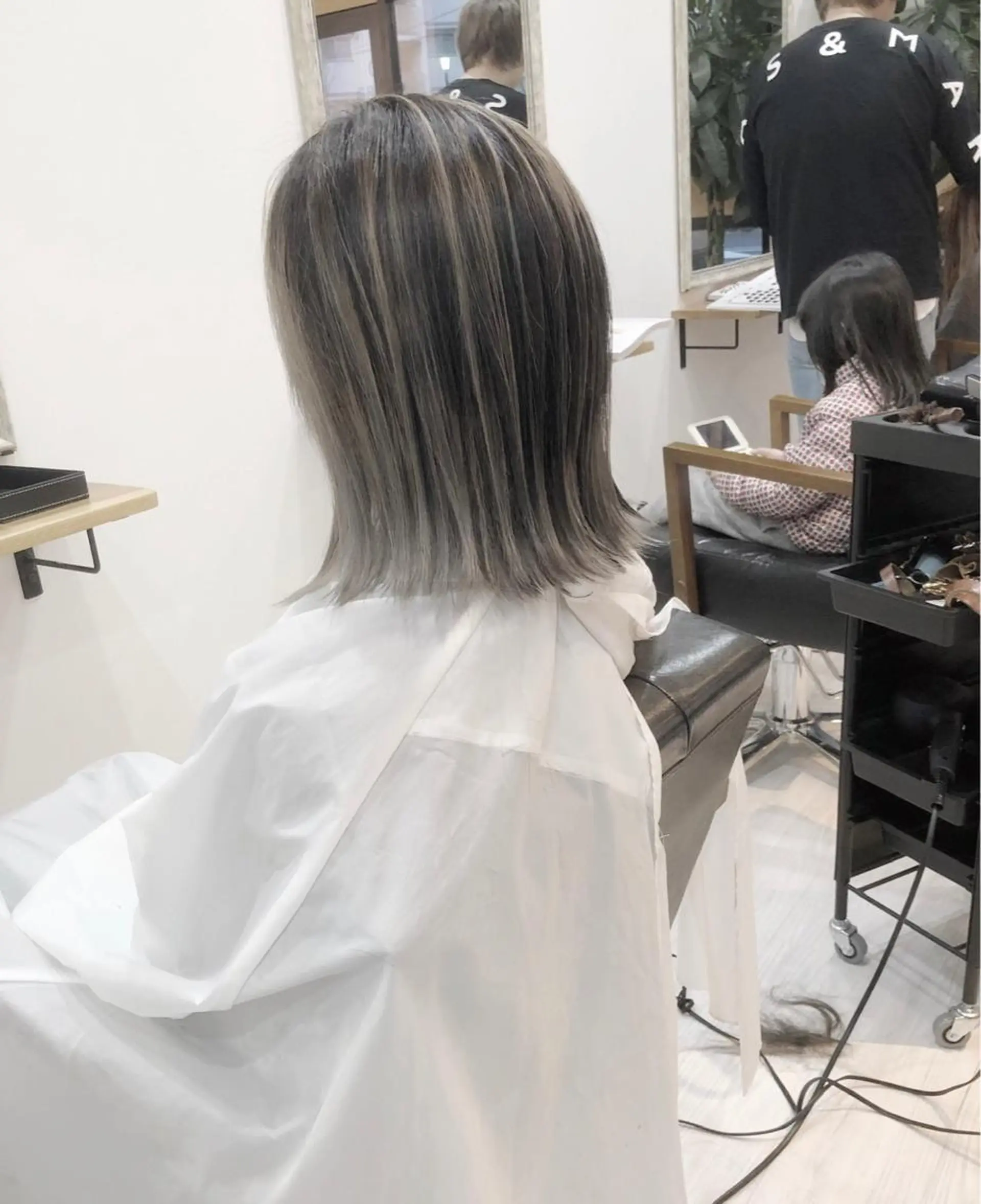 ミディアム レイヤーカット ヘアカラー aura所属・ashida yuukiのヘアスタイル