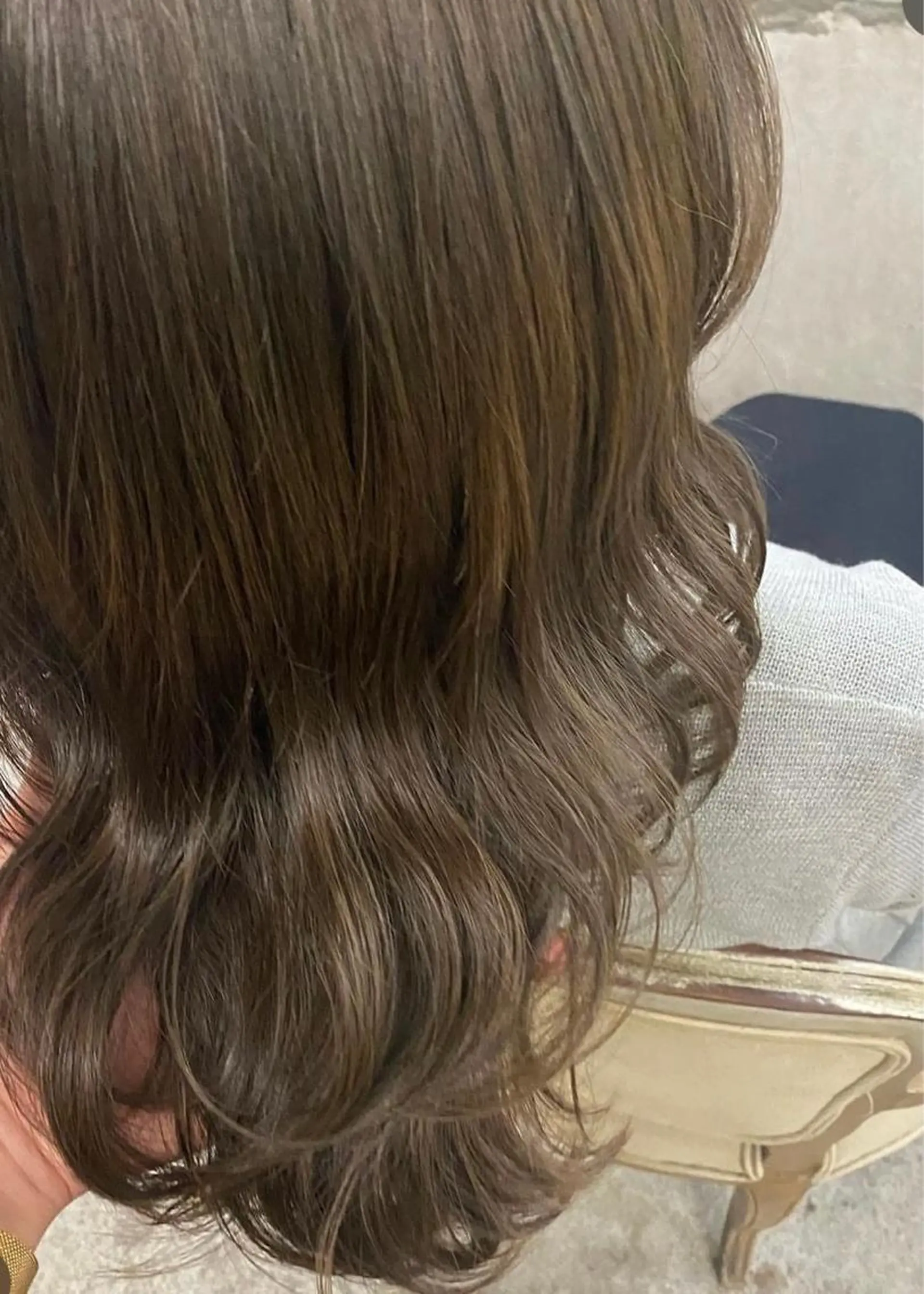 ロング カラー ヘアアレンジ ベージュカラー ブリーチ グレージュ ミルクティーベージュ ミルクティーグレージュ カット ヘアカラー トリートメント レイヤー/グレージュ 🤍奥開梨恵のヘアスタイル
