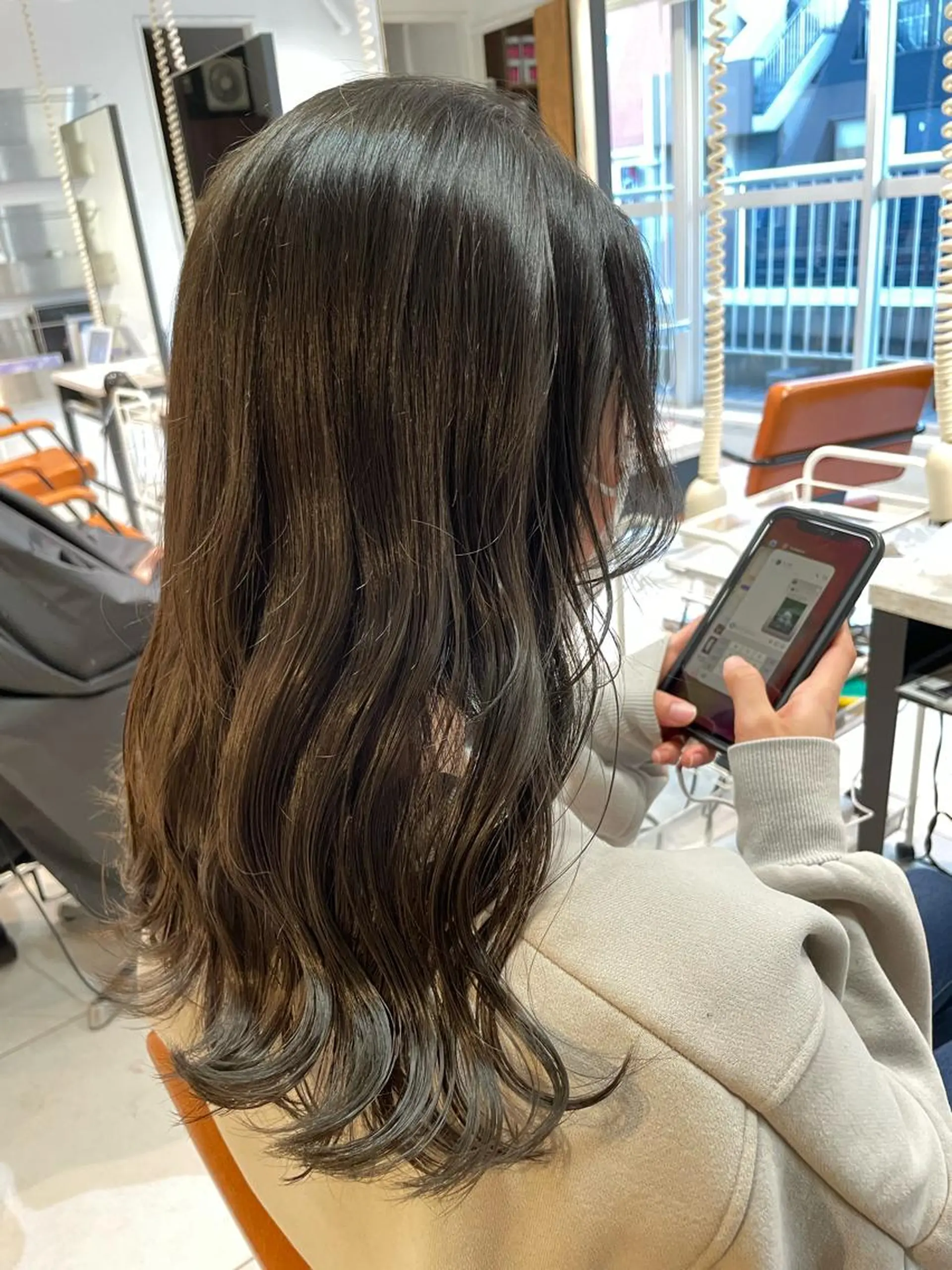 セミロング カラー グレージュ イルミナカラー ブリーチ特化 ハイトーンRYOYAのヘアスタイル