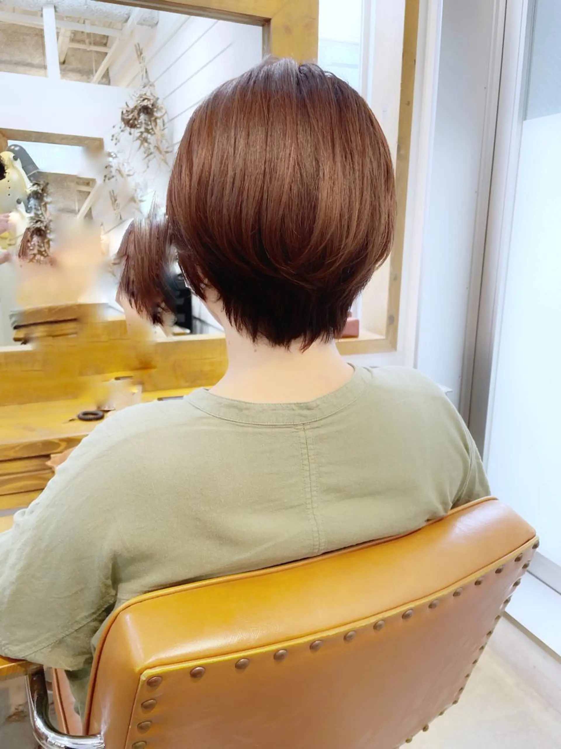 ショート カラー ショートレイヤー 丸みショート グラデーションカラー くびれヘア くせ毛 カット ヘアカラー トリートメント newline銀座所属・銀座ショート/ 大人ショート/金子涼のヘアスタイル