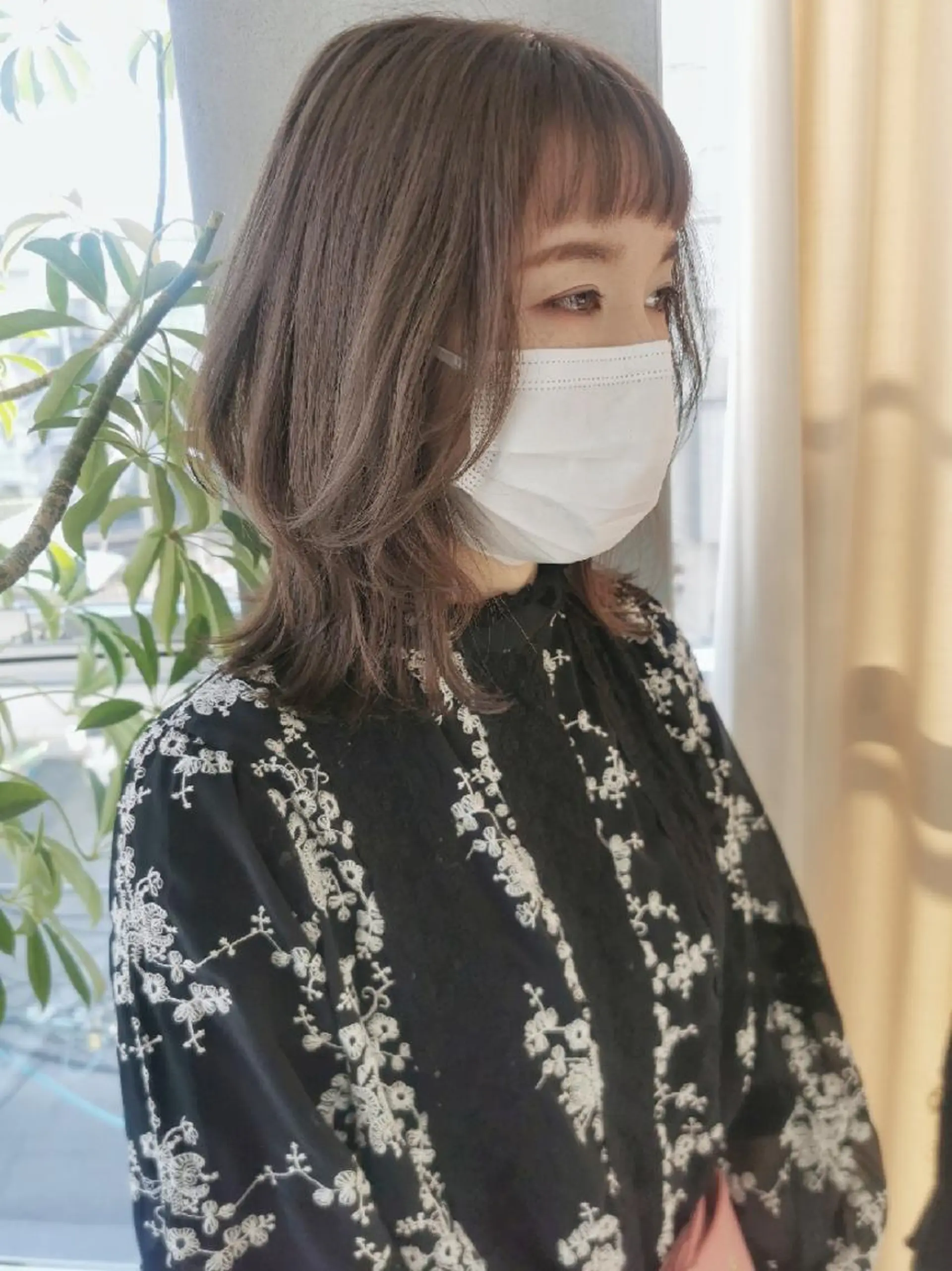 ミディアム カラー グレージュ レイヤーカット オン眉 レイヤー/髪質改善カ ラ-🤍津田奈々美‎のヘアスタイル