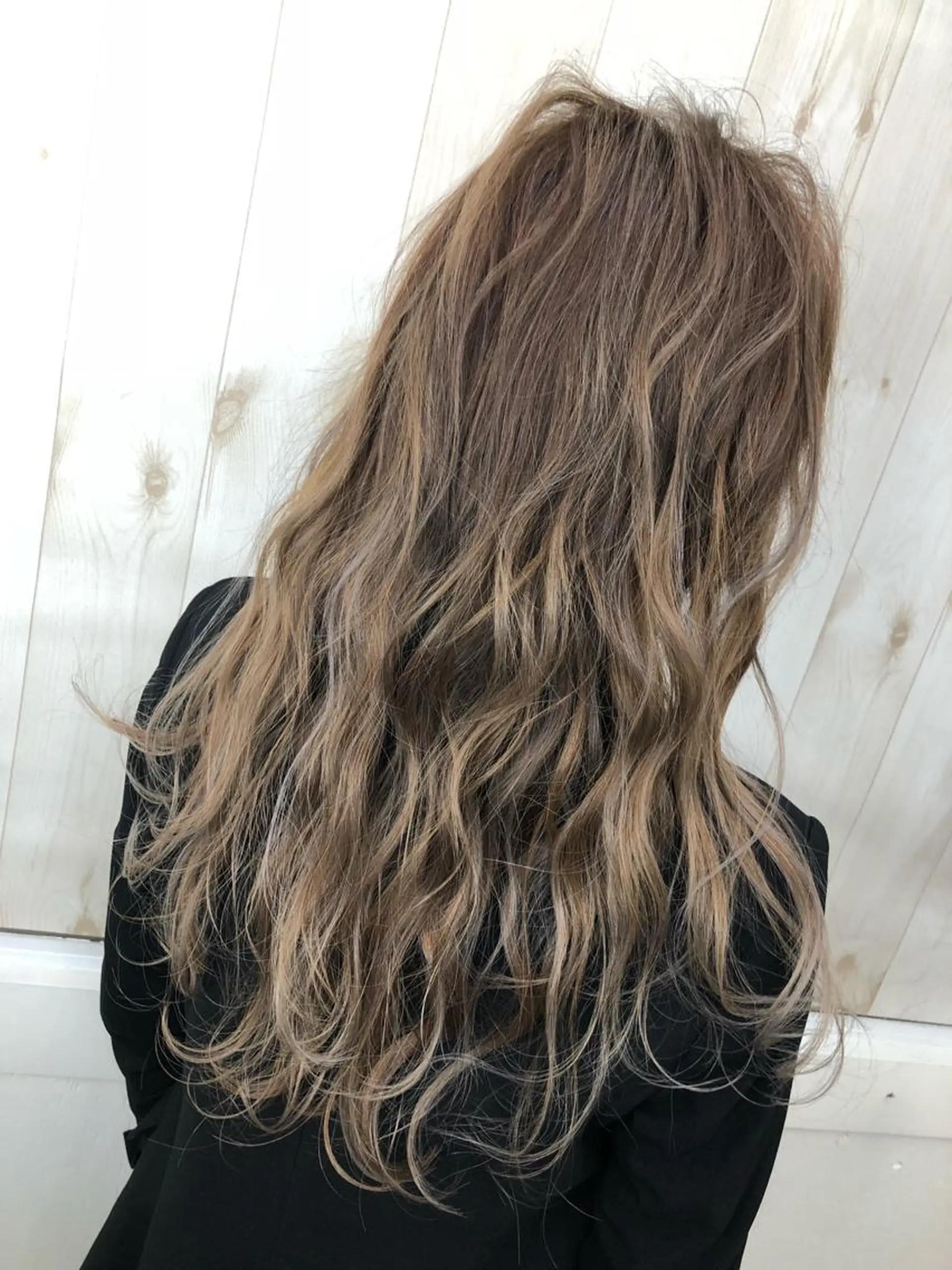ロング カラー アッシュ ベージュカラー グレージュ ハイライトカラー ハイライト ヘアカラー FERNA池袋所属・マンツーマン施術✂︎ 金田尚久🎨のヘアスタイル