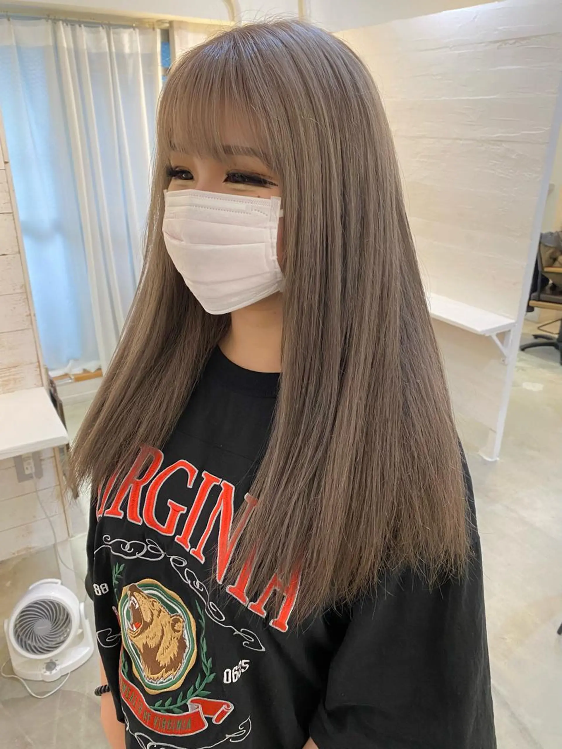 ロング カラー ベージュカラー ブリーチ ケアブリーチ ダブルカラー グレージュ ブリーチなしカラー レイヤーカットのヘアスタイル