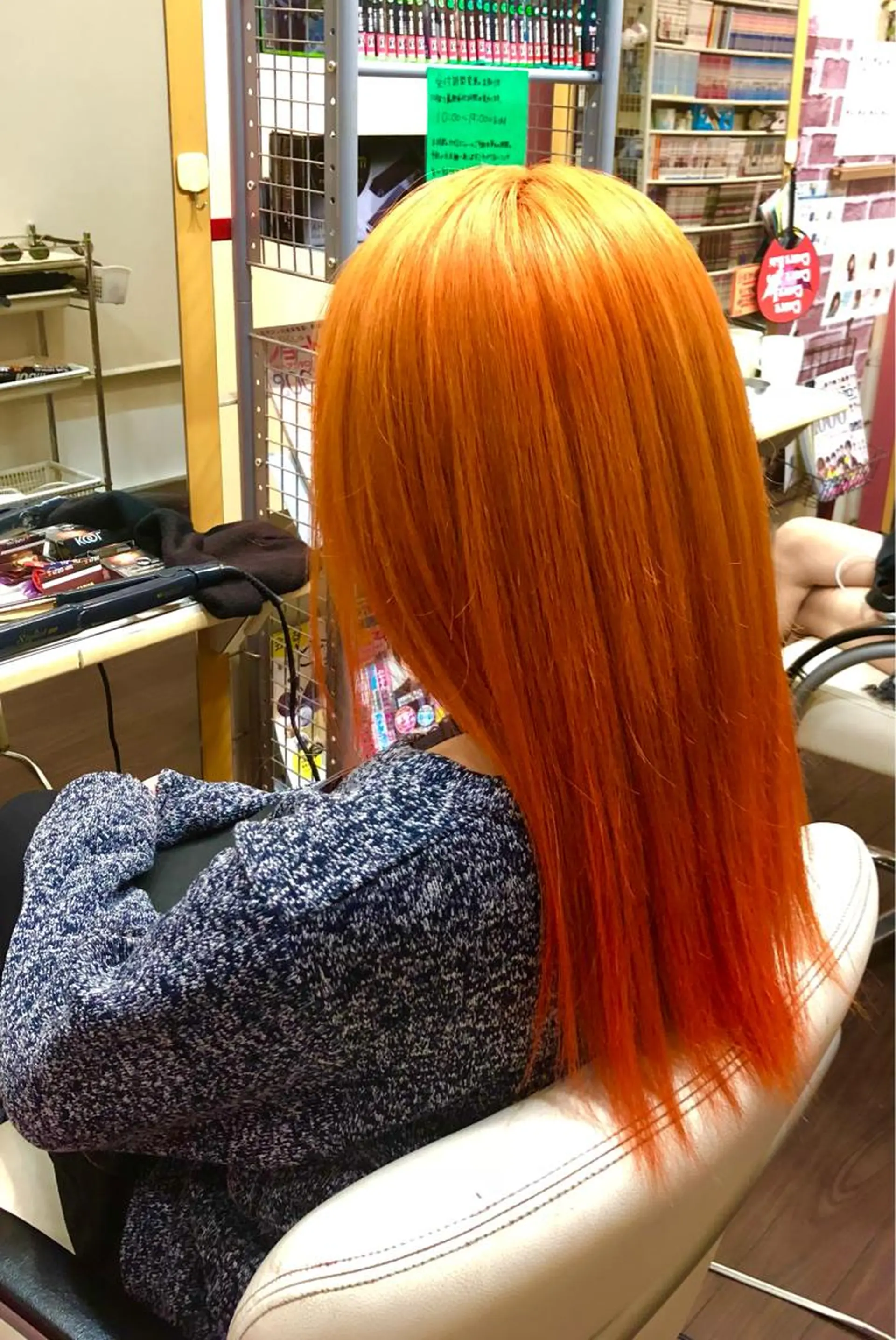 セミロング カラー オレンジ ヘアカラー まさき✂︎ブリーチ／ デザインカラーのヘアスタイル