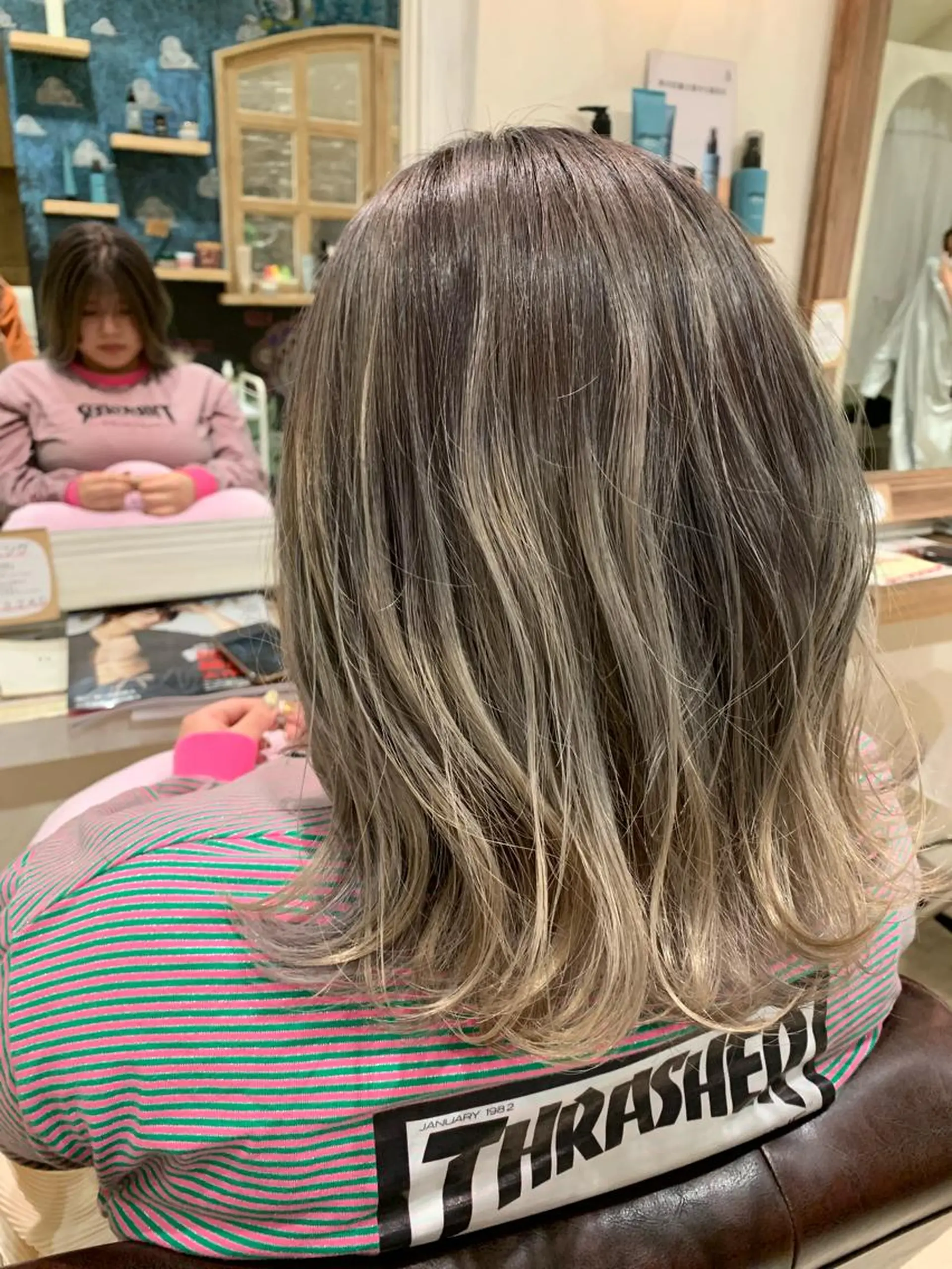 ミディアム レイヤーカット ヘアカラー トリートメント Liberty 店長 TAJIMAのヘアスタイル
