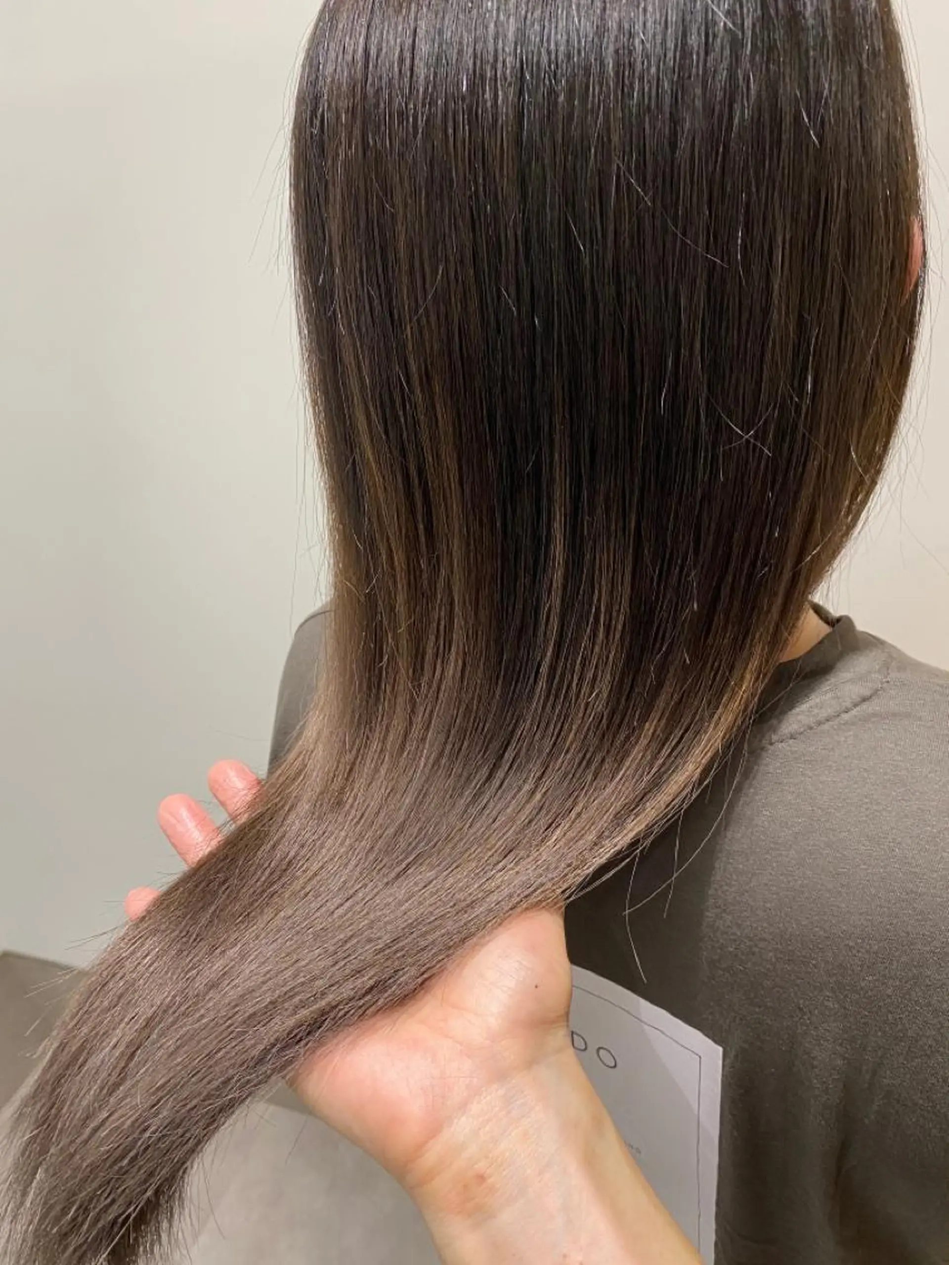 セミロング カラー ブリーチ 髪質改善 縮毛矯正 トリートメント ヘアカラー トリートメント ヘッドスパ 髪質改善・育髪サロンABELIA所属・大西 敦之のヘアスタイル
