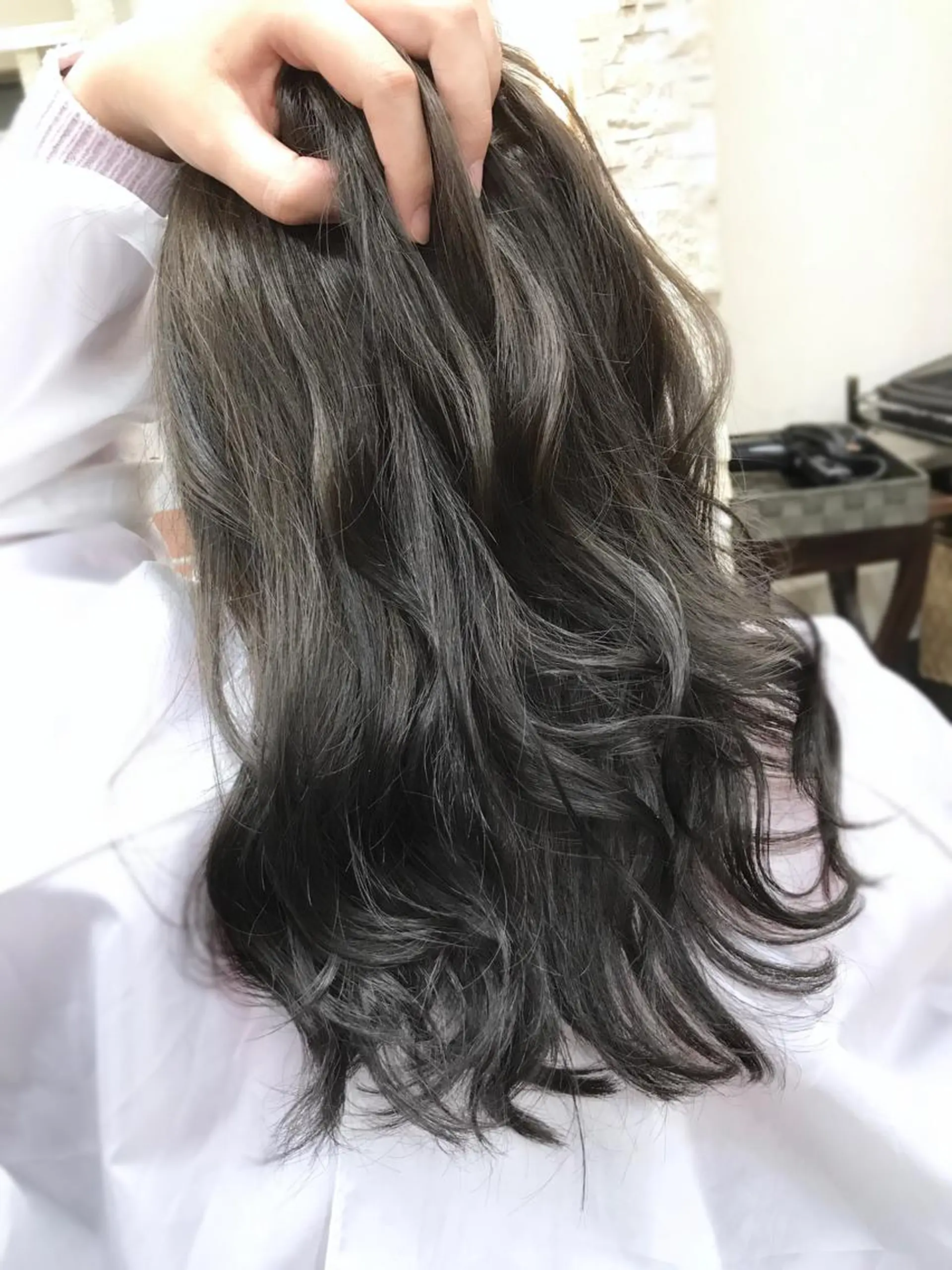 ミディアム カラー アッシュ 20代半ば上質なへア ケア 髪質改善 大西のヘアスタイル