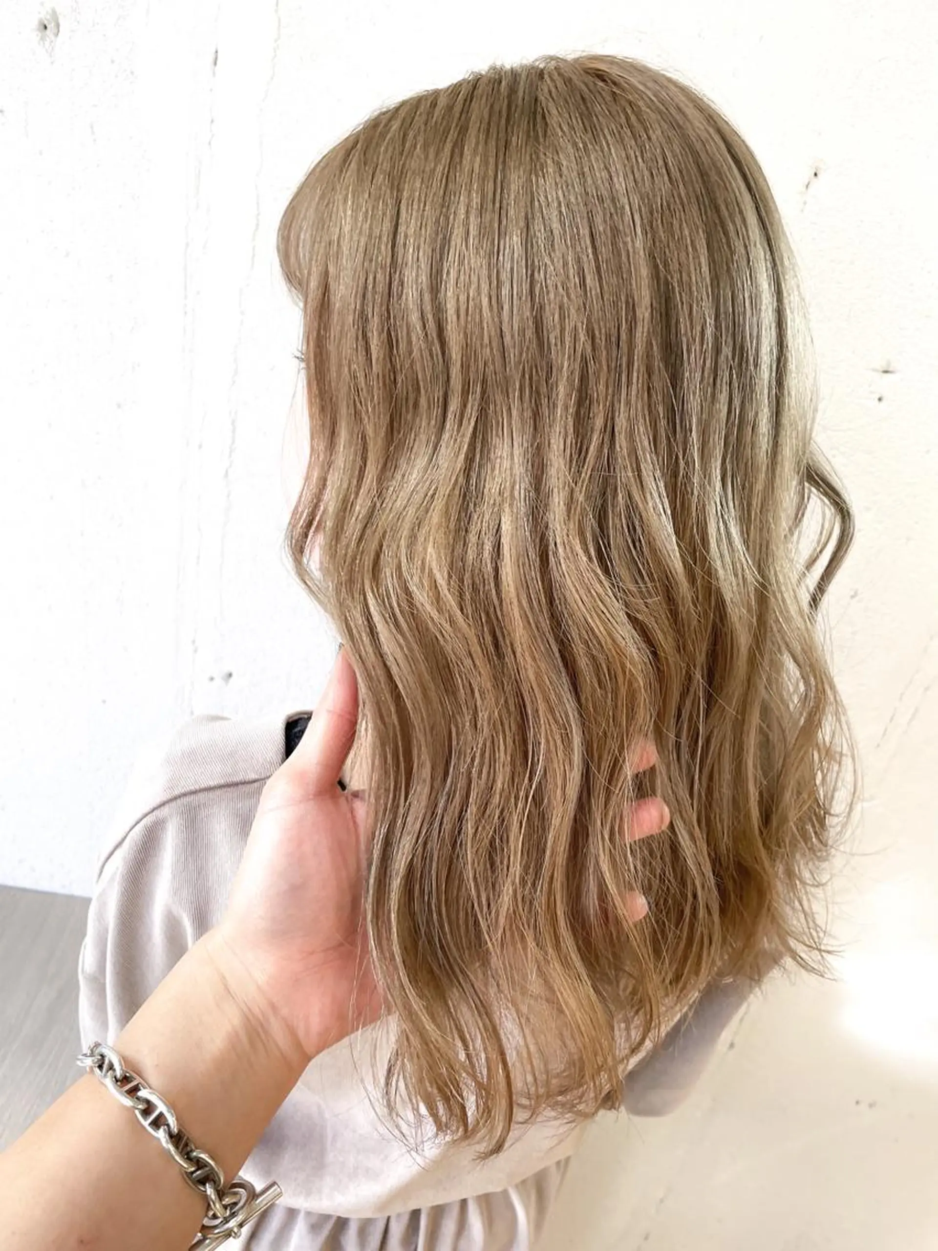 セミロング ヘアカラー HAIR WORKS HELM所属・ショート✨ボブ✨代表 新田見美仁のヘアスタイル