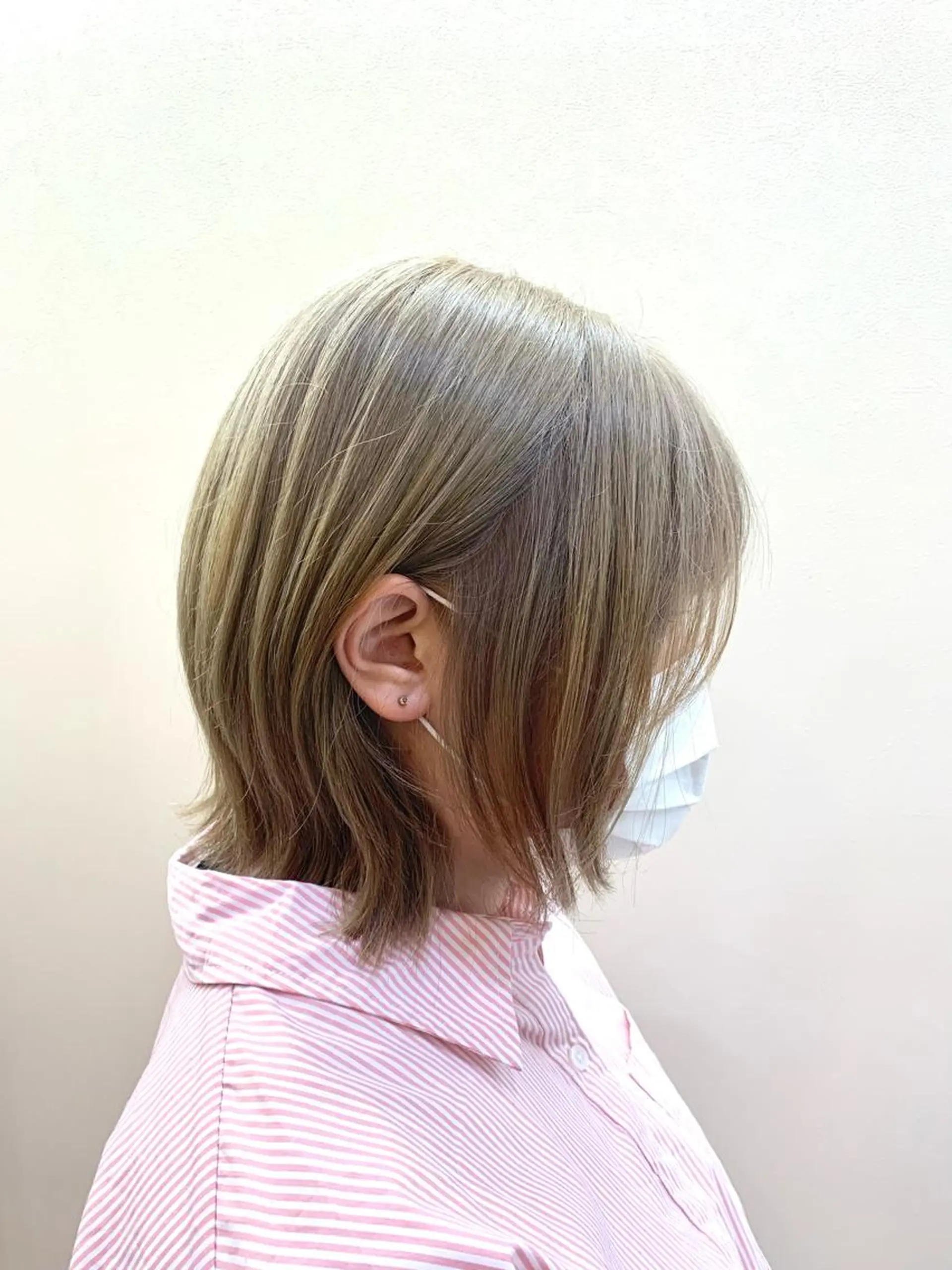 ショート カラー グレージュ カット ヘアカラー トリートメント 板倉 花連のヘアスタイル