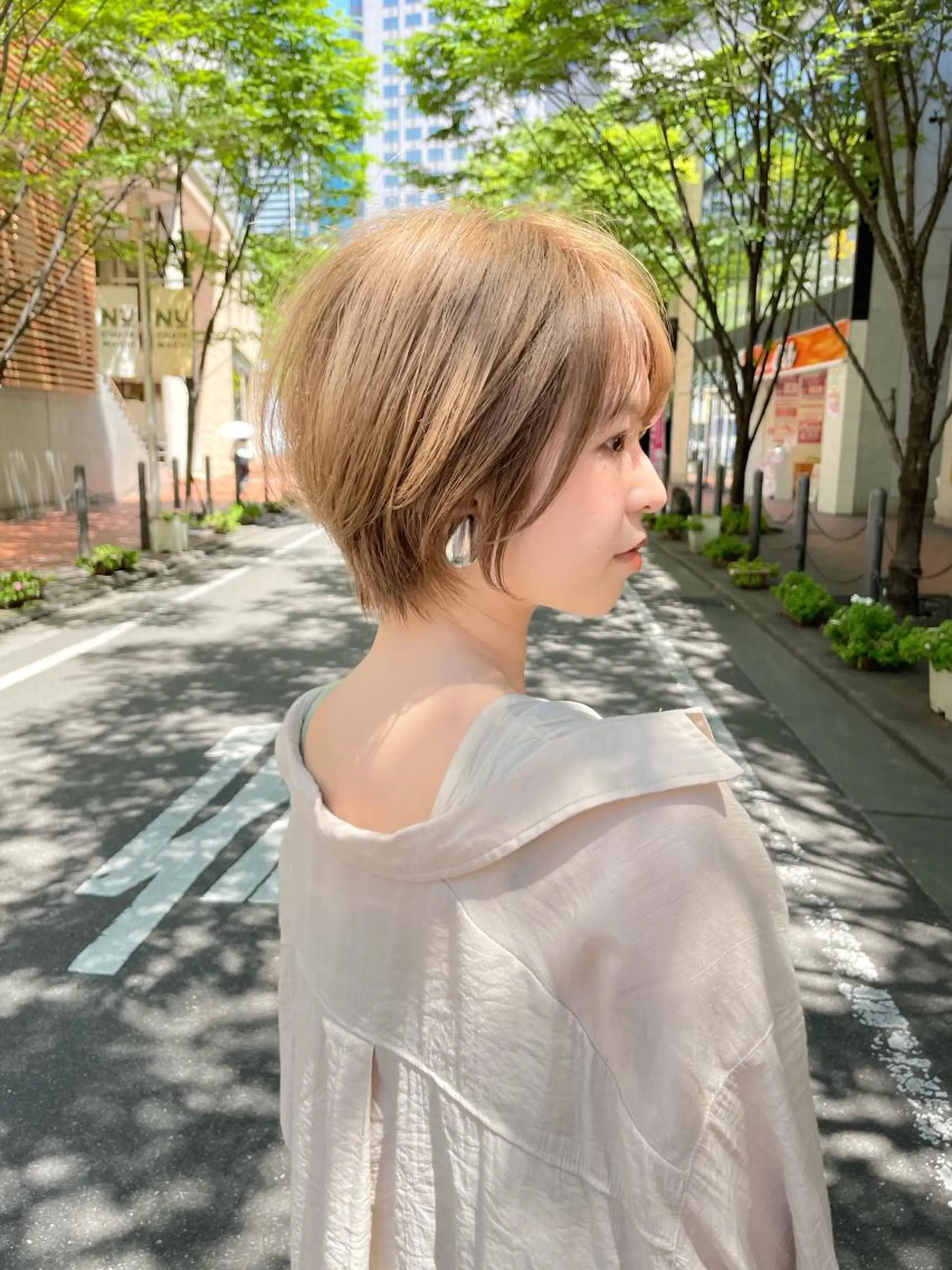 ショート カラー ベージュカラー オリーブベージュ GIEN 末吉 海斗のヘアスタイル