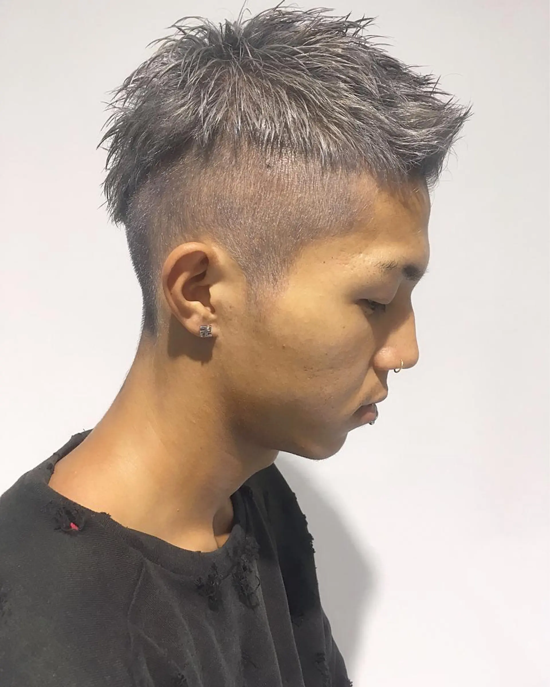 ショート カラー ベリーショート シルバー カット ヘアカラー 【痛くないブリーチ】 野村友大のヘアスタイル