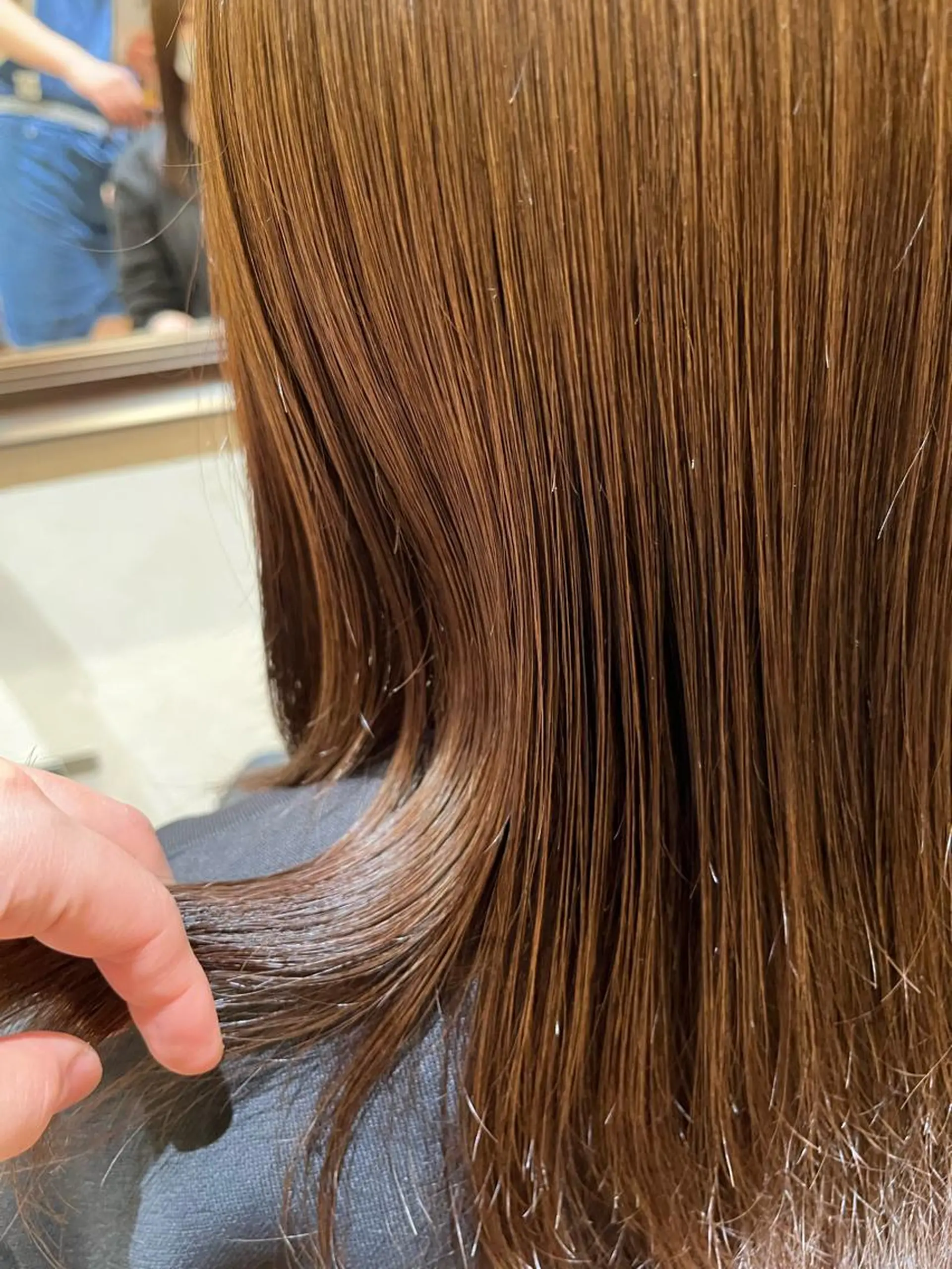 セミロング 86futureshair所属・岡田 麻矢のヘアスタイル