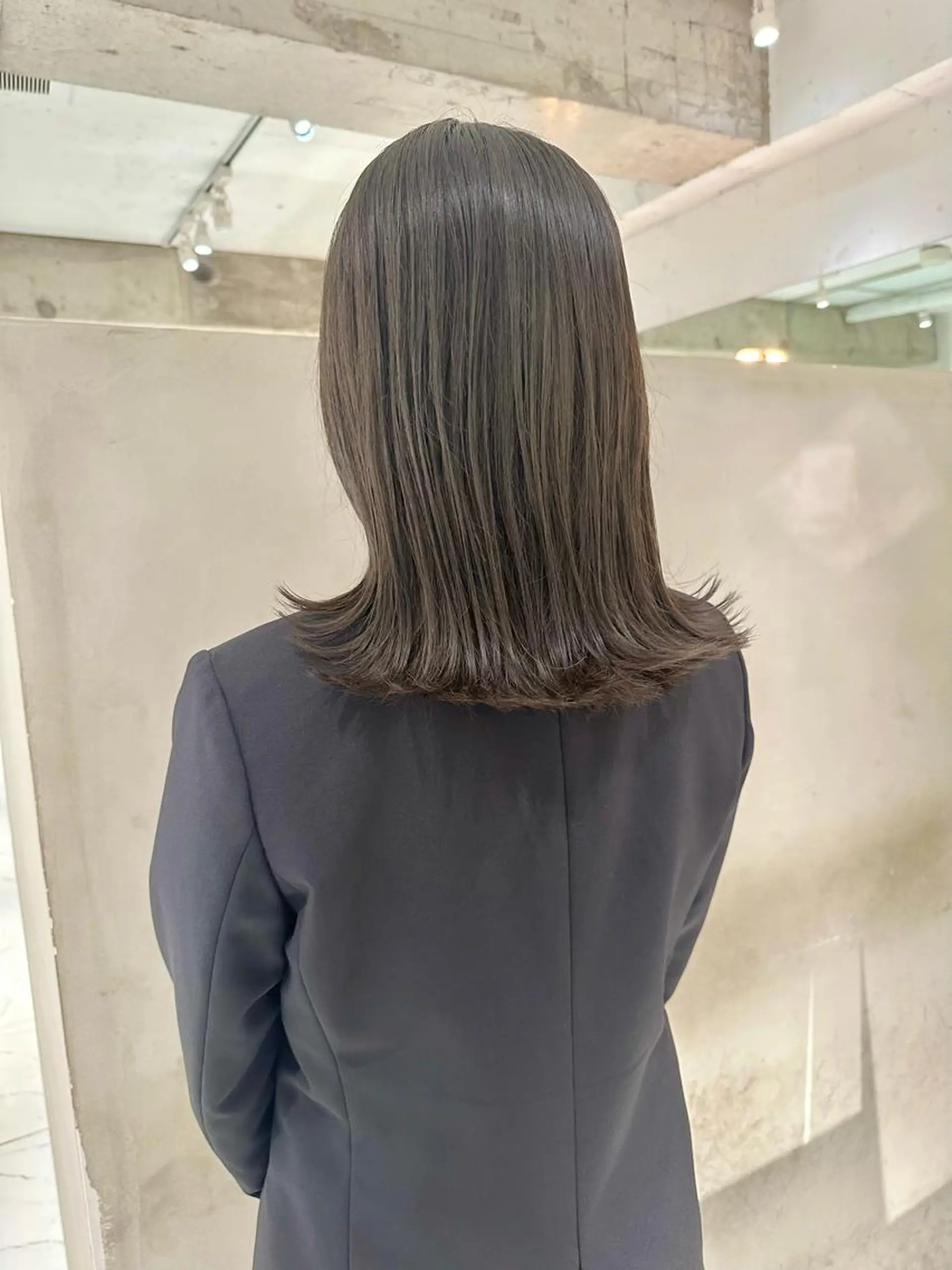 セミロング カラー オリーブグレー 榎本 健太のヘアスタイル