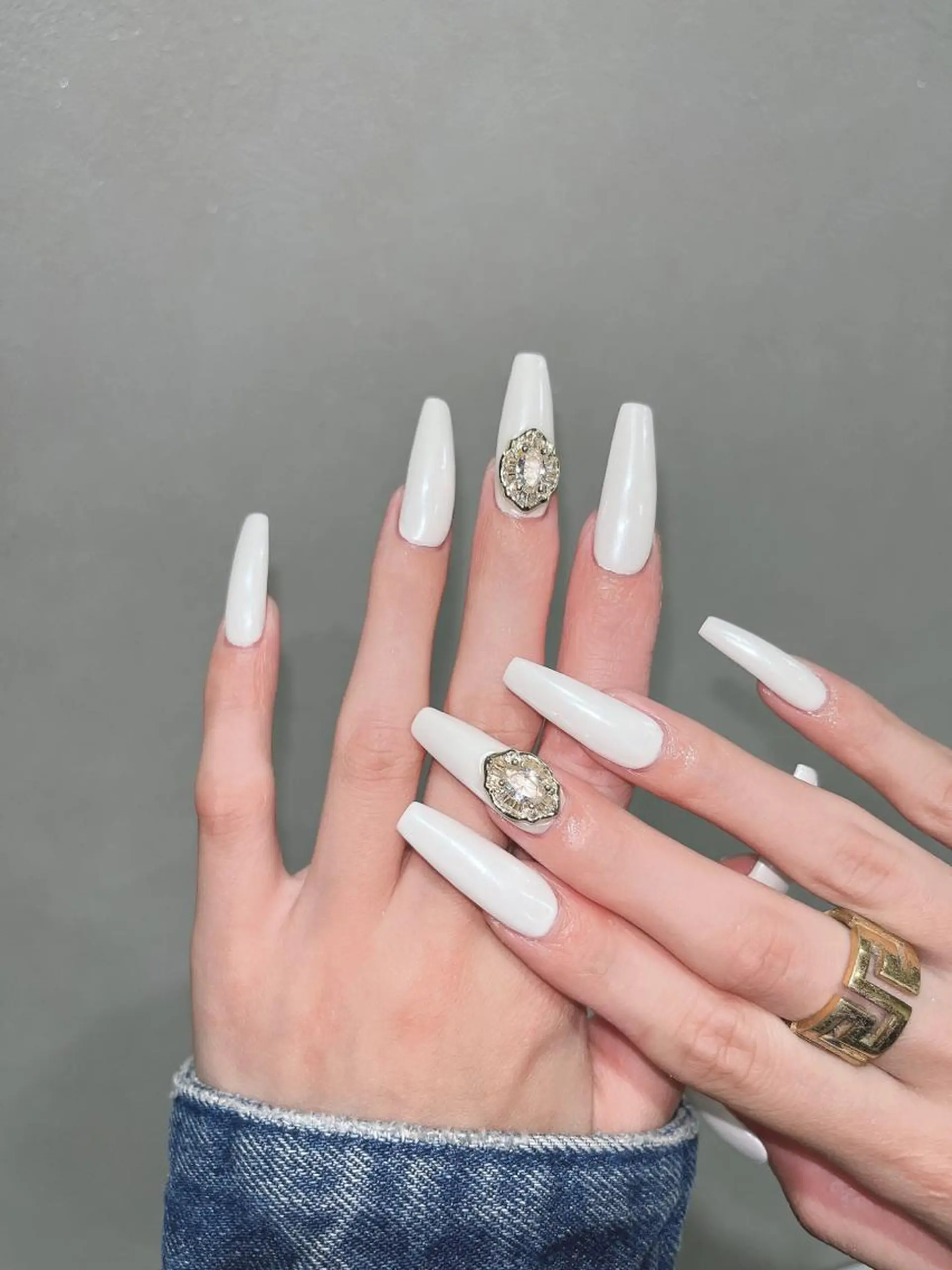 ネイル フットネイル フレンチネイル ジェルネイル ラメ(グリッター) ラメグラデーション ハンドネイル NEO Beauty Salon所属・𝐍𝐄𝐎 𝐉𝐔𝐑𝐈のネイルデザイン