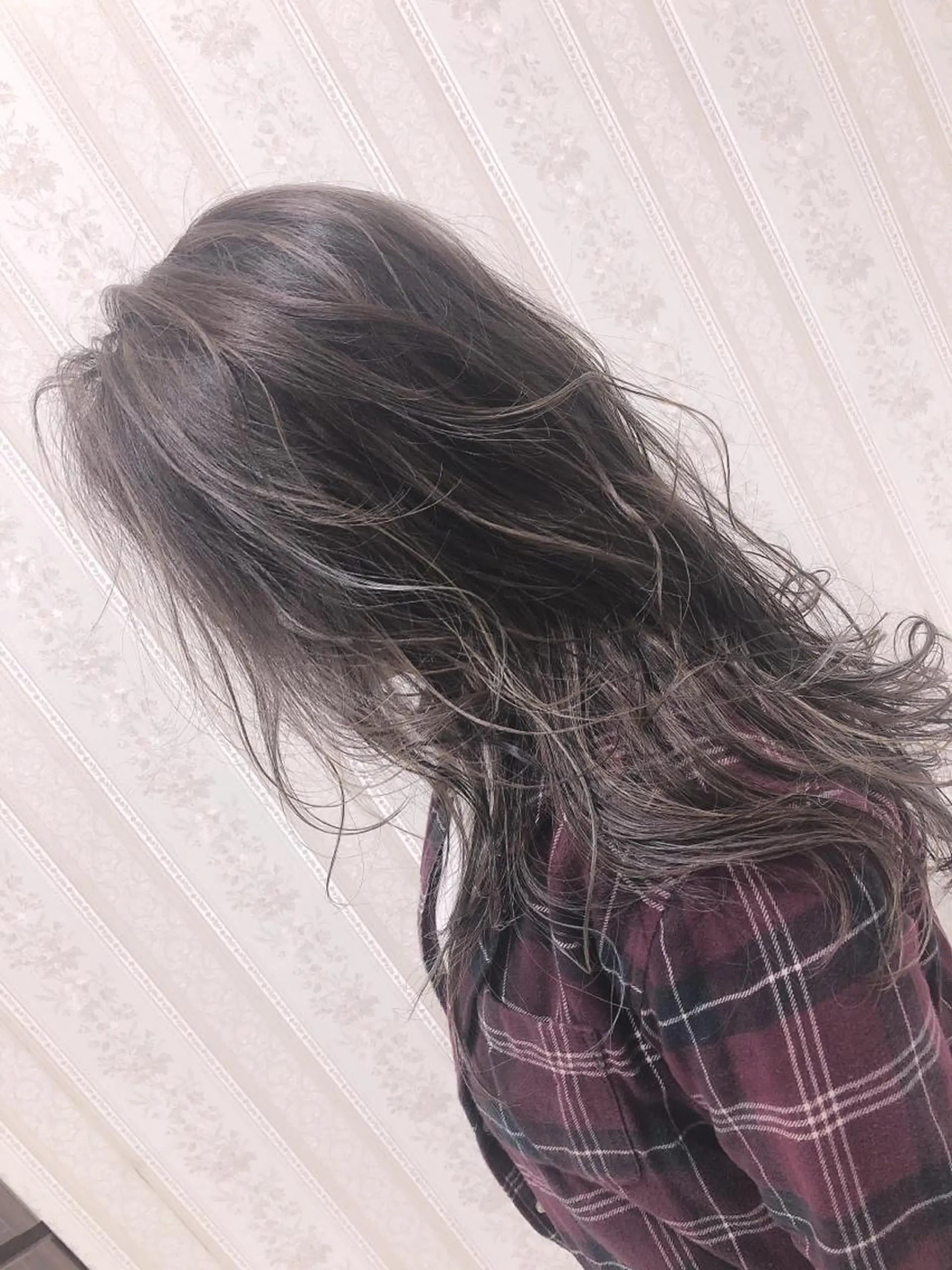 セミロング カラー ハイライトカラー ハイライト ヘアカラー トリートメント 名畑 裕貴のヘアスタイル