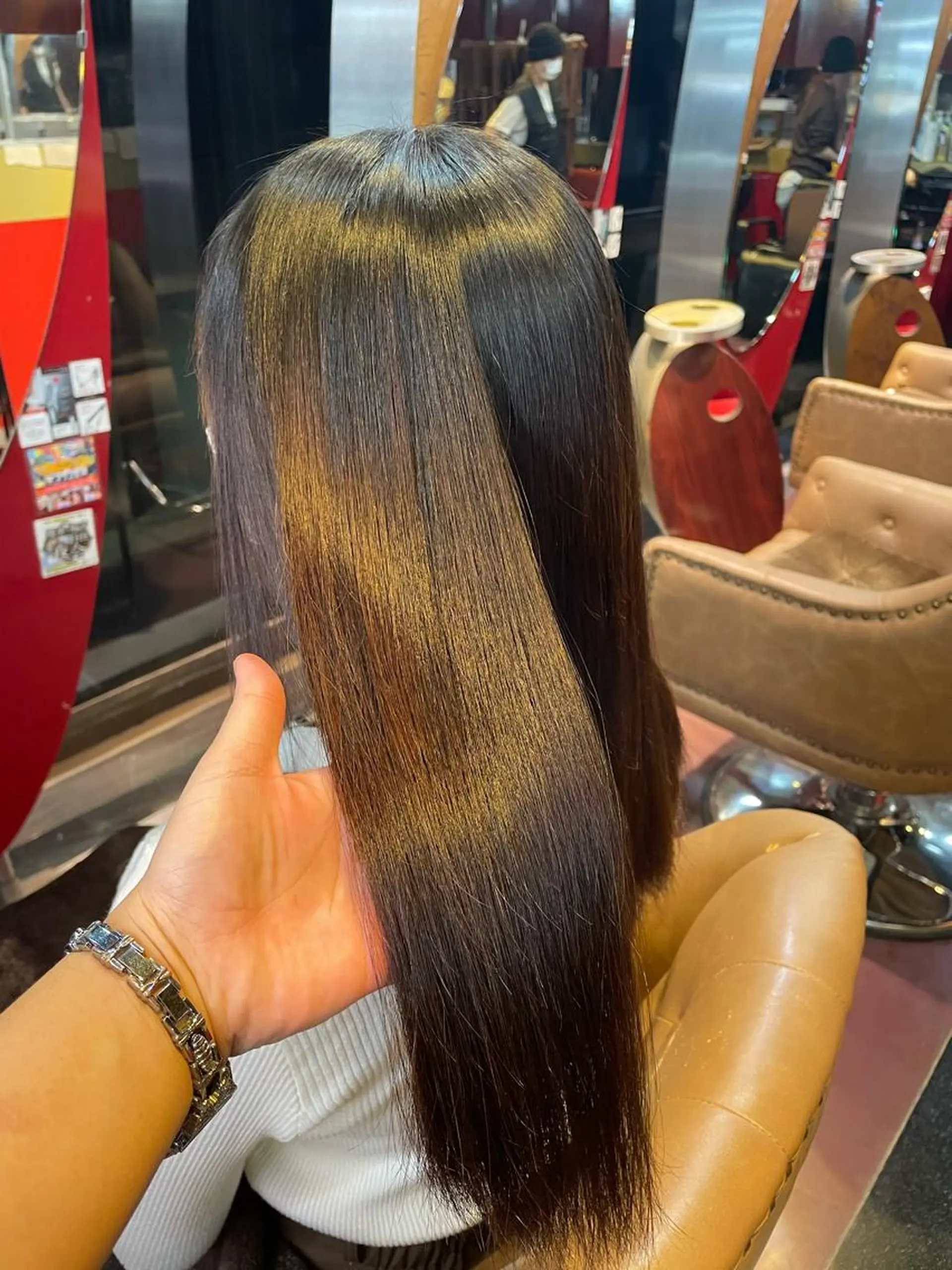 セミロング 縮毛矯正 👑派手髪/カット 👑ANRYのヘアスタイル