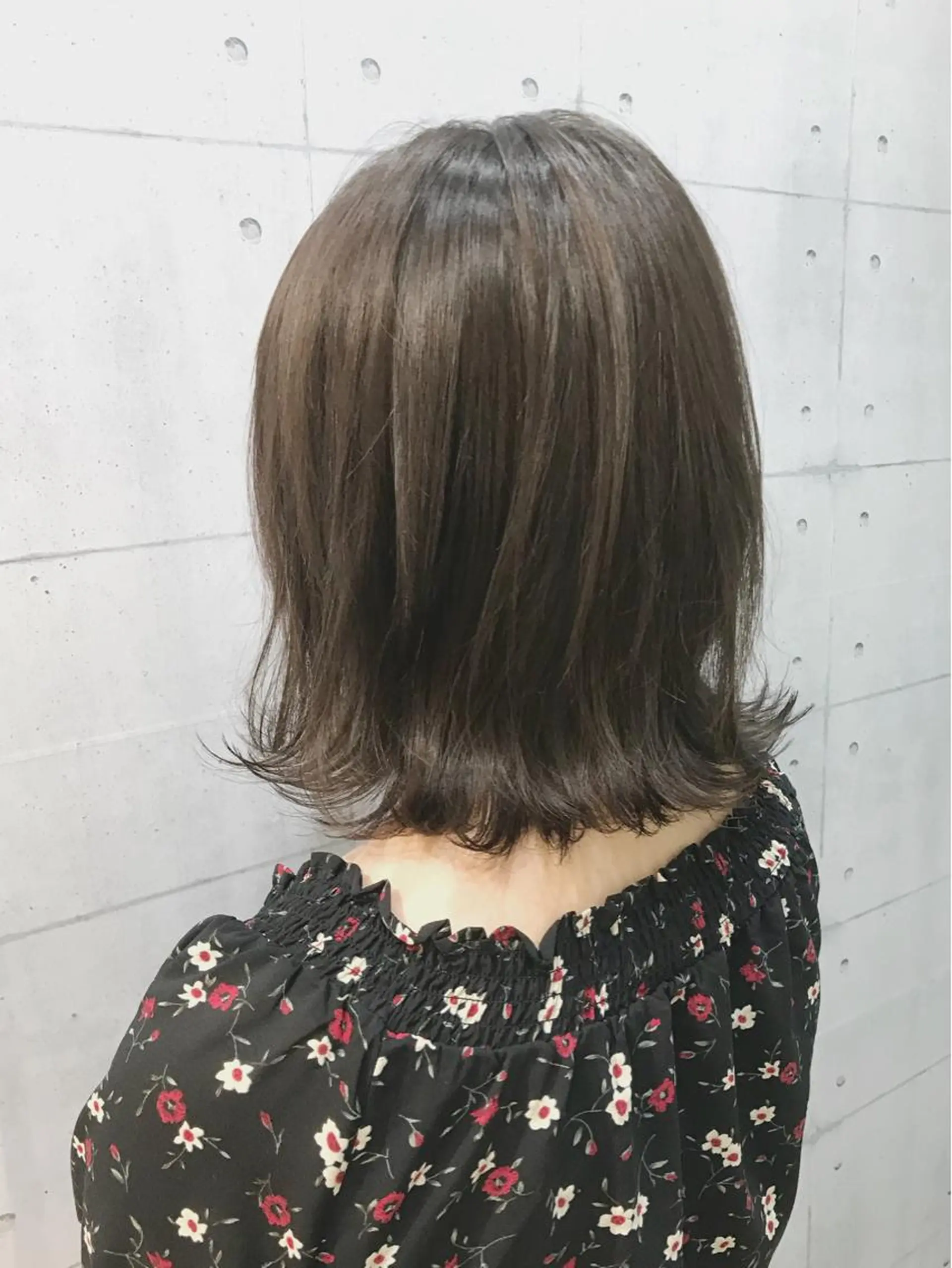 ショート カラー 切りっぱなしボブ アッシュ イルミナカラー ボブ カット ヘアカラー 高木 麻知子のヘアスタイル
