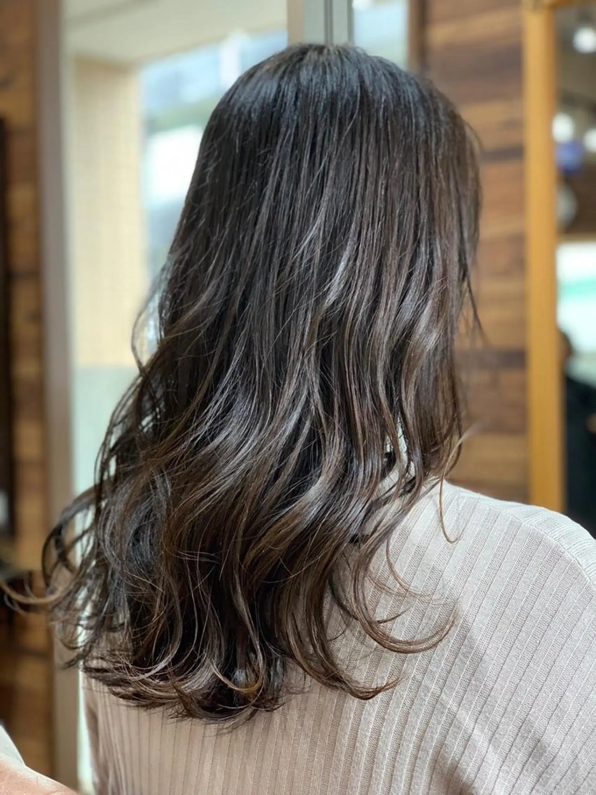 ロング カラー カット ヘアカラー トリートメント ＦＵＮＩＣ ファニックのヘアスタイル