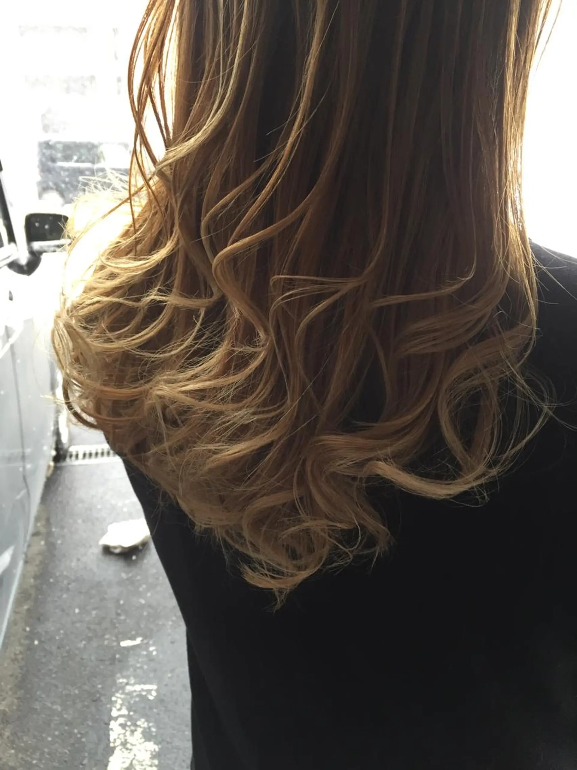 ロング カラー ベージュカラー ブリーチ グラデーションカラー ハイライトカラー ハイライト カット ヘアカラー A.hair所属・齊藤 篤士のヘアスタイル