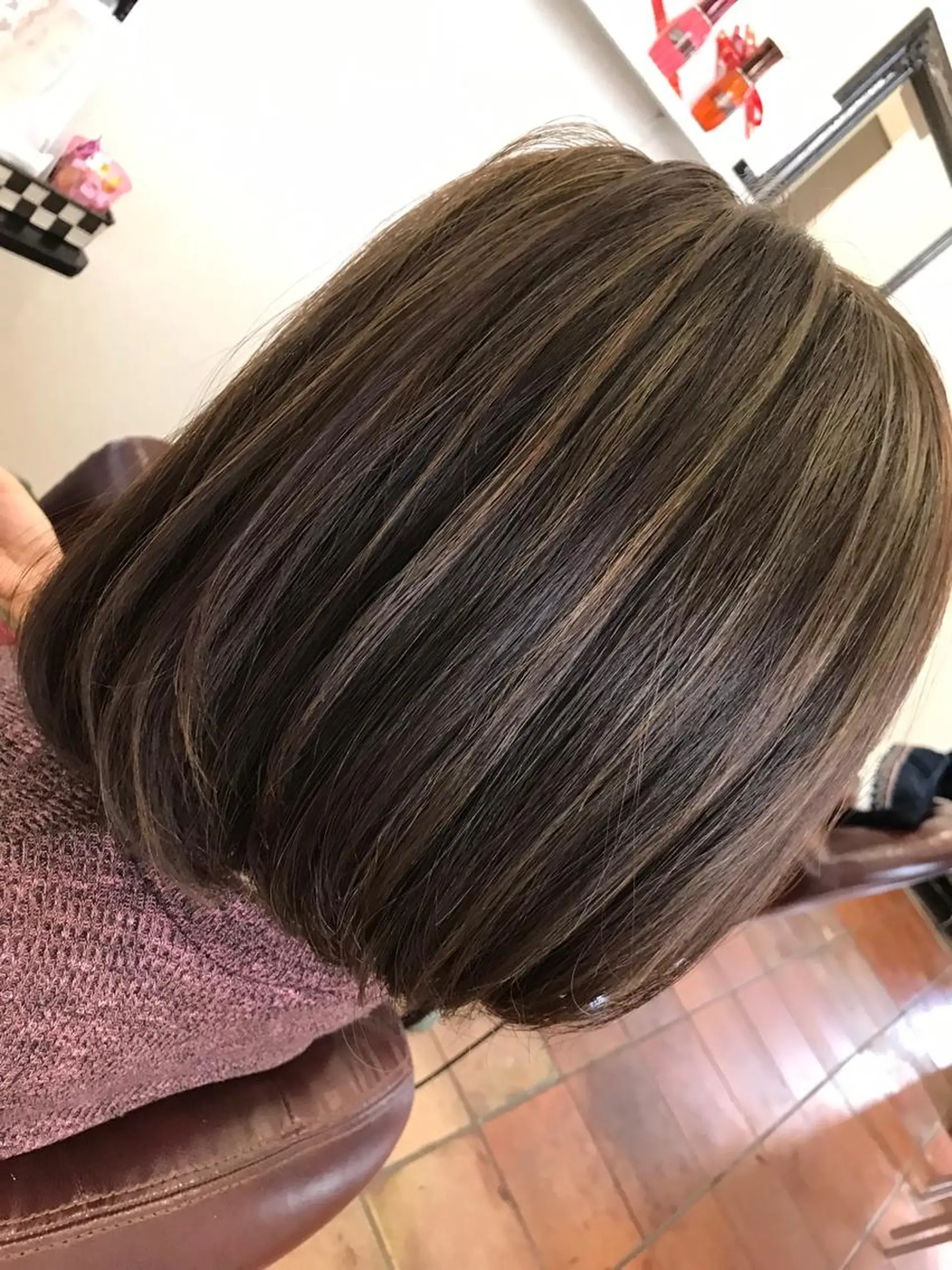 ミディアム ボブ ハイライト ヘアカラー Style Tのヘアスタイル