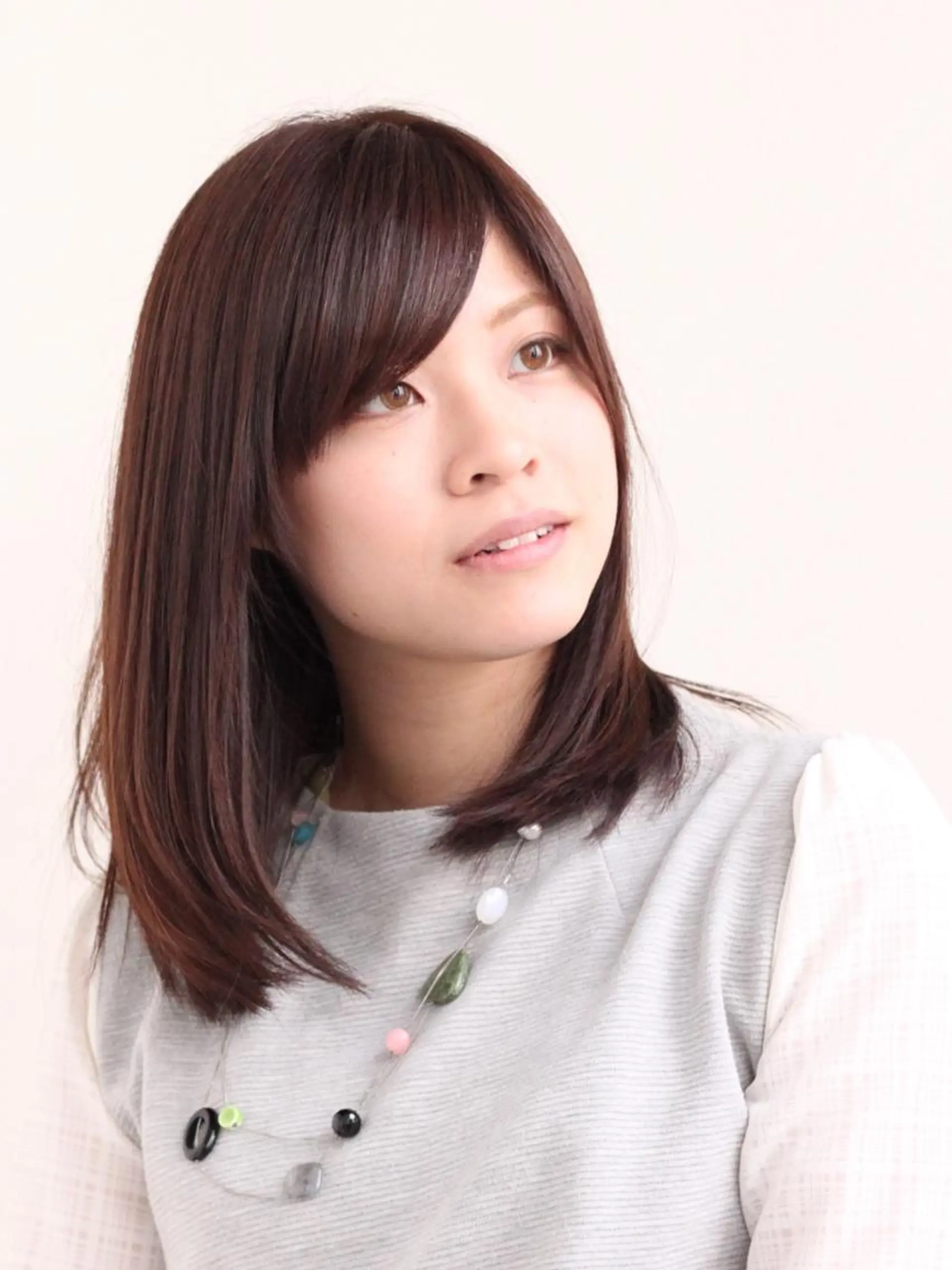 ミディアム カラー ミディアムパーマ グレージュ 森田 真由のヘアスタイル