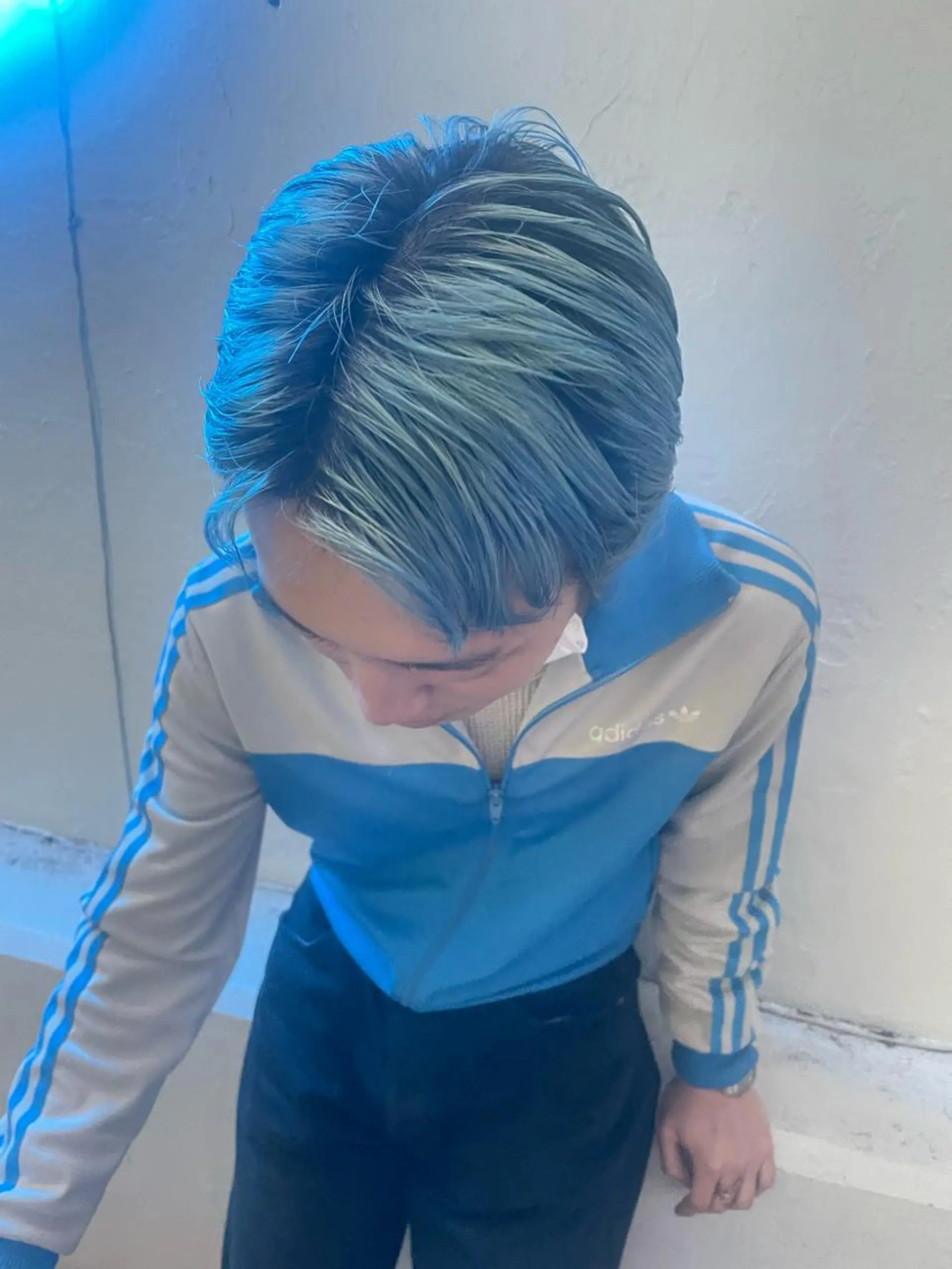 ショート カラー メンズ メンズバレイヤージュ メンズブリーチ センターパート フェードカット メンズハイライト ヘアカラー トリートメント スパイラルパーマ 🌐hina⭐️のヘアスタイル