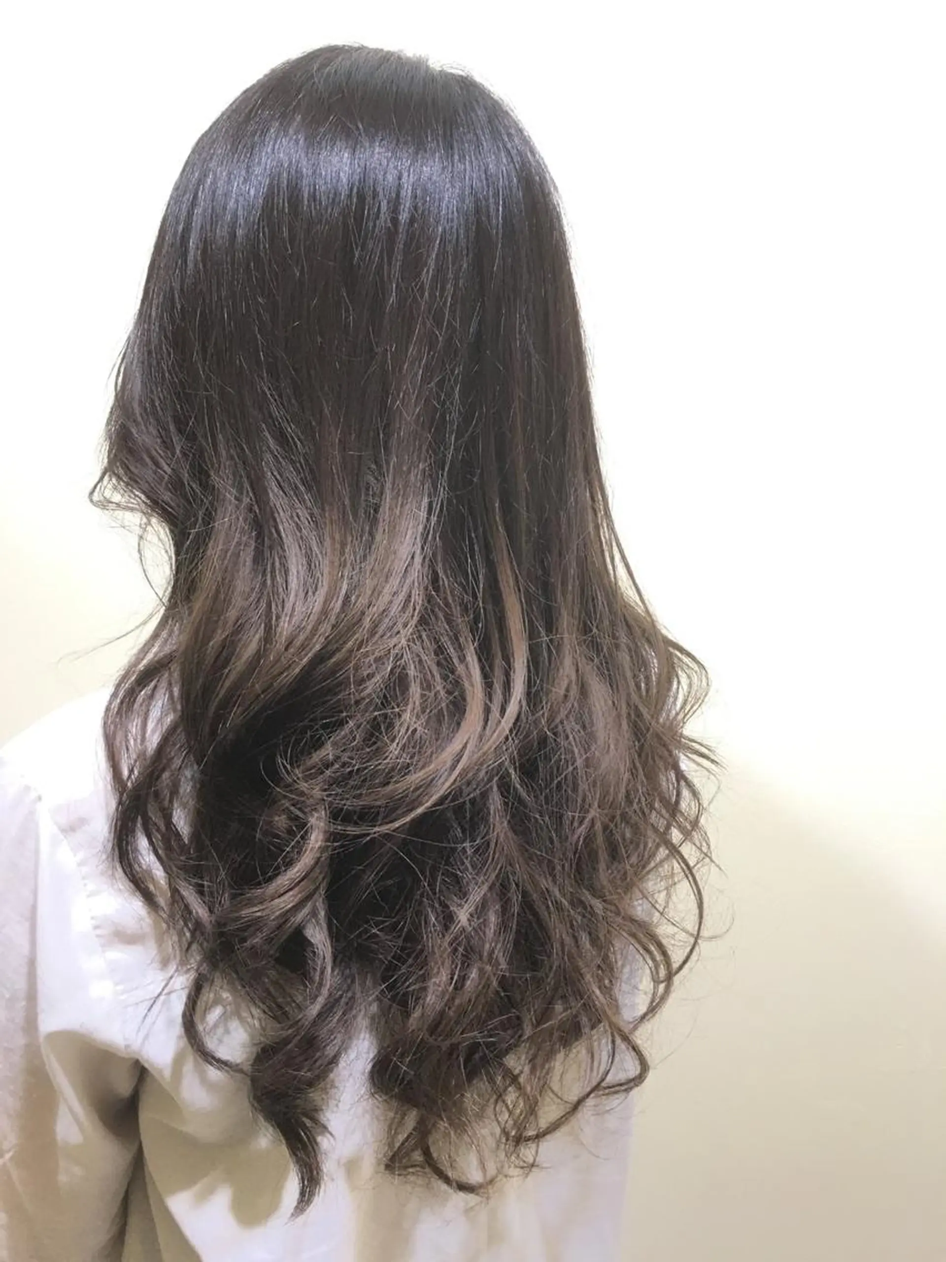 ロング カラー パーマ グレージュ TAKA 髪質改善のヘアスタイル