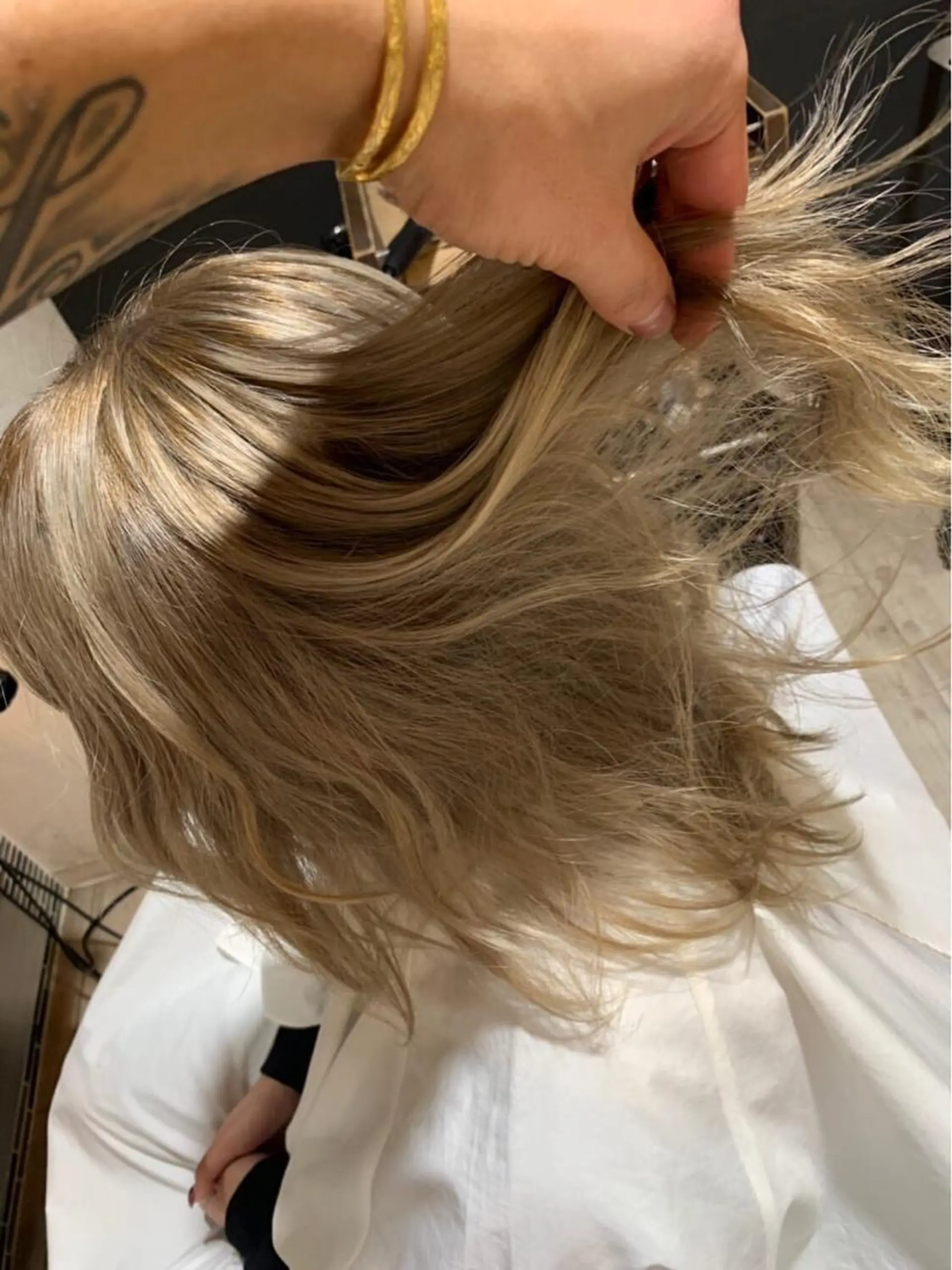 ミディアム カラー ハイトーンカラー イルミナカラー グレネイドミラキタ所属・髪質改善　極　後藤 颯志のヘアスタイル