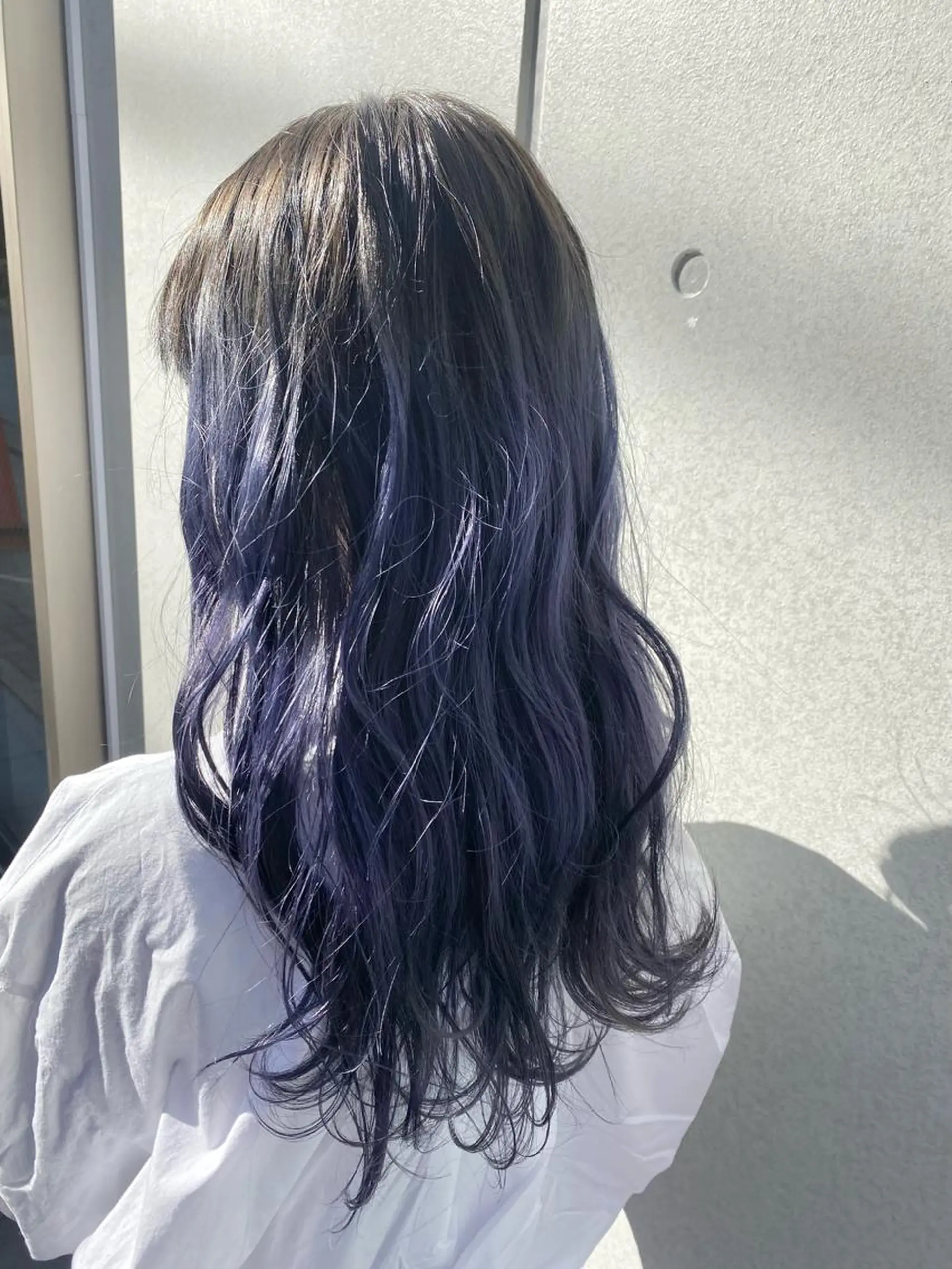 ロング カラー 黒髪 ダブルカラー グラデーションカラー イルミナカラー シルバー ヘアカラー SUNTOWN所属・KEN KENのヘアスタイル