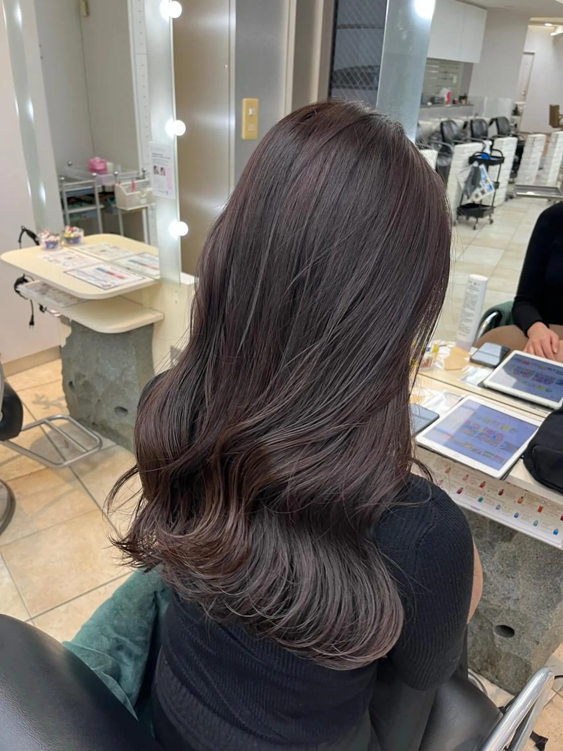 ロング カラー ブラウンカラー チョコレートブラウン MITSUKI🤍 モテ髪×韓国レイヤーのヘアスタイル