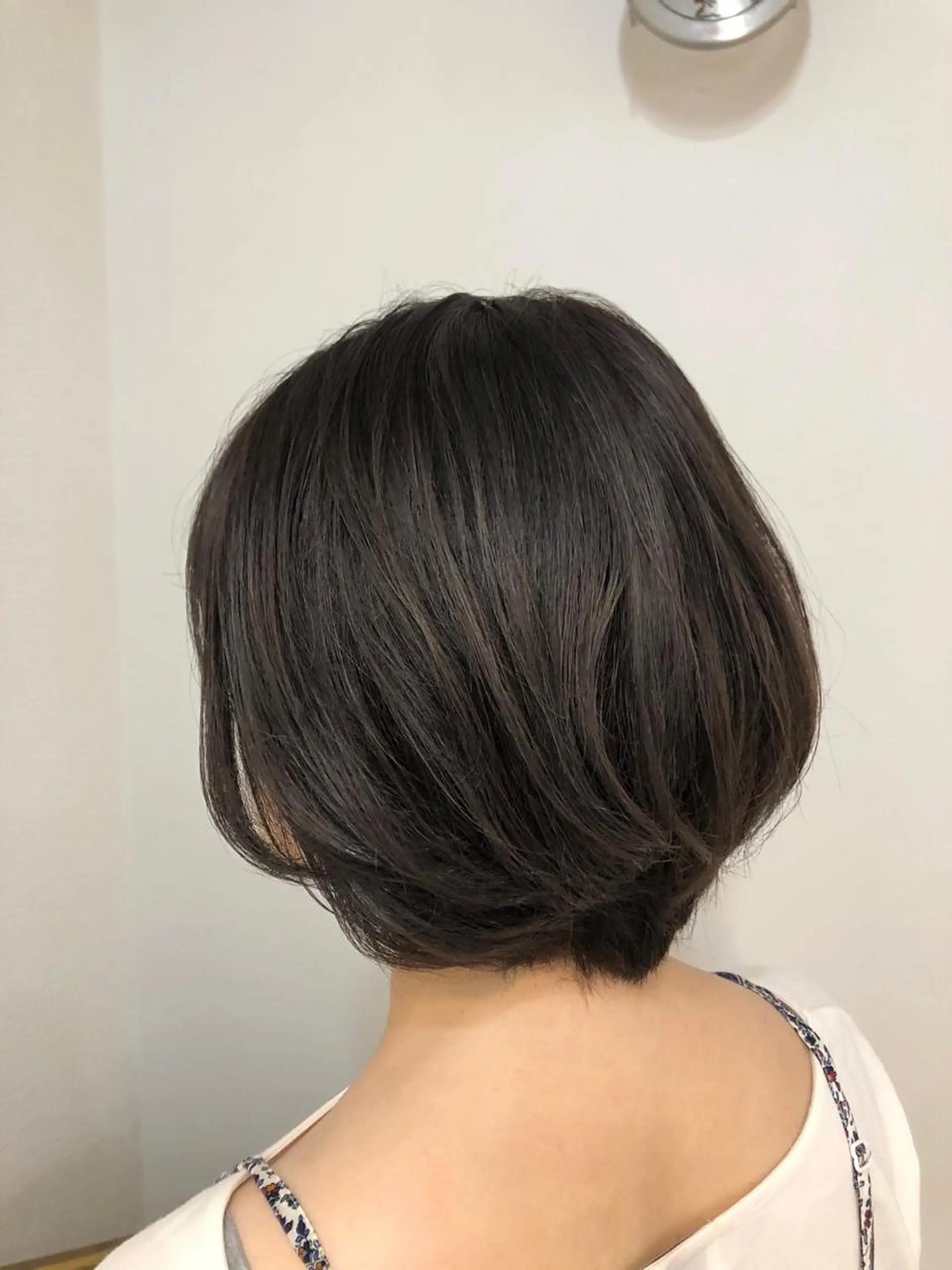 ショート カラー アッシュ グレージュ ハイライトカラー ラベンダーカラー ラベンダーグレージュ 🤍中野 レオ🤍のヘアスタイル