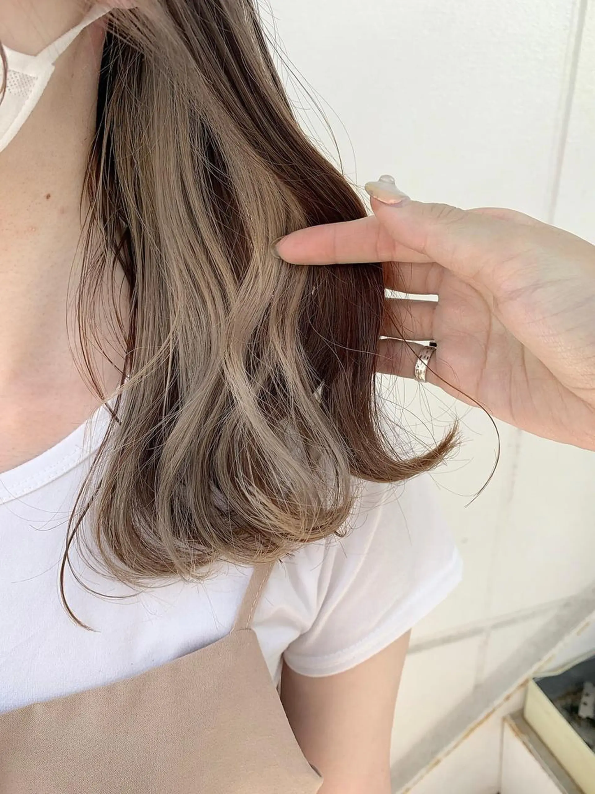 ミディアム カラー ブリーチ ケアブリーチ ダブルカラー イヤリングカラー ハイライトカラー ヘアカラー トリートメント ヘッドスパ ダブルカラー　/ インナーカラーMiiのヘアスタイル