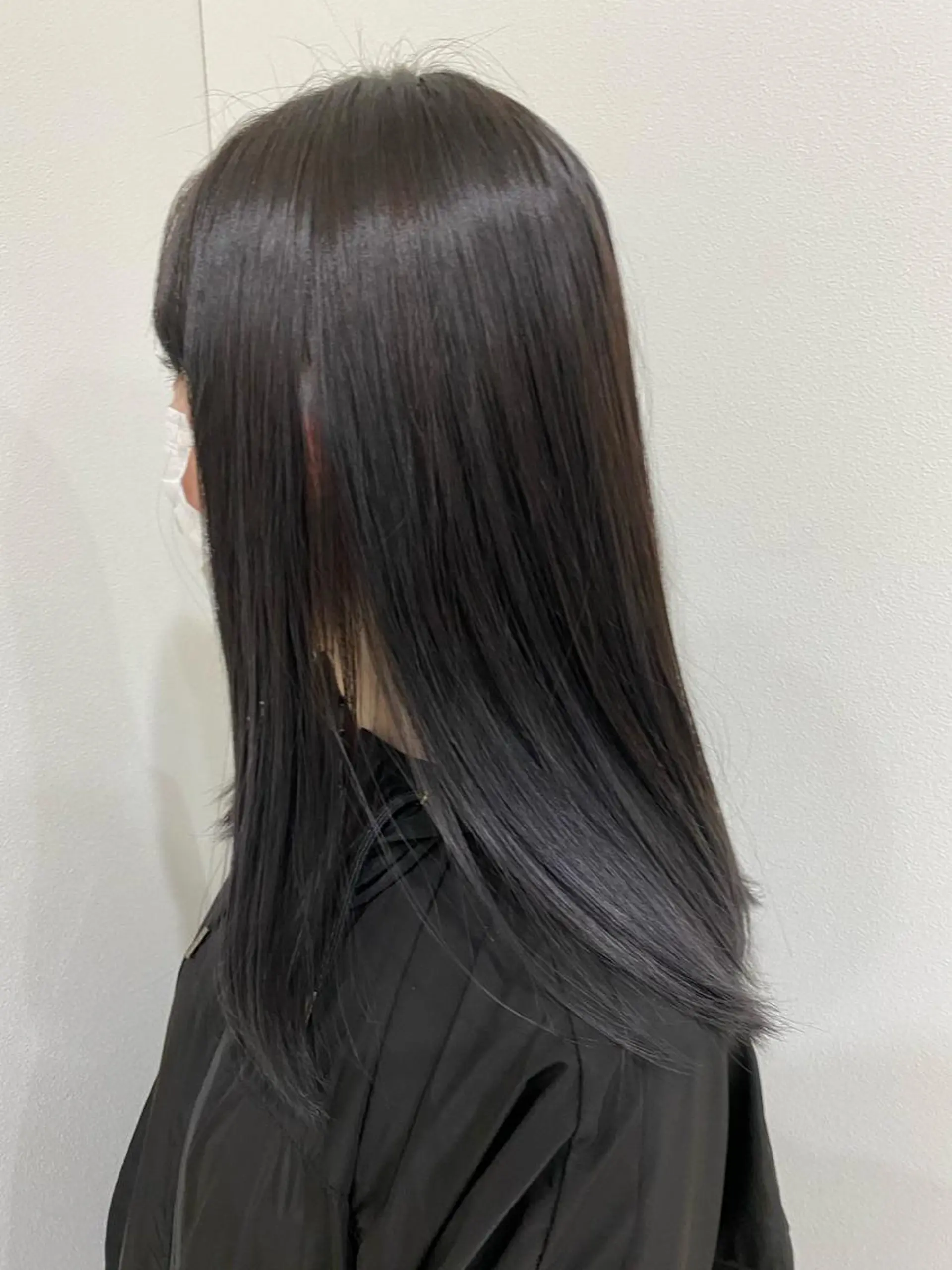 ロング カラー ブリーチ ブルーカラー シルバー 齋藤 優のヘアスタイル