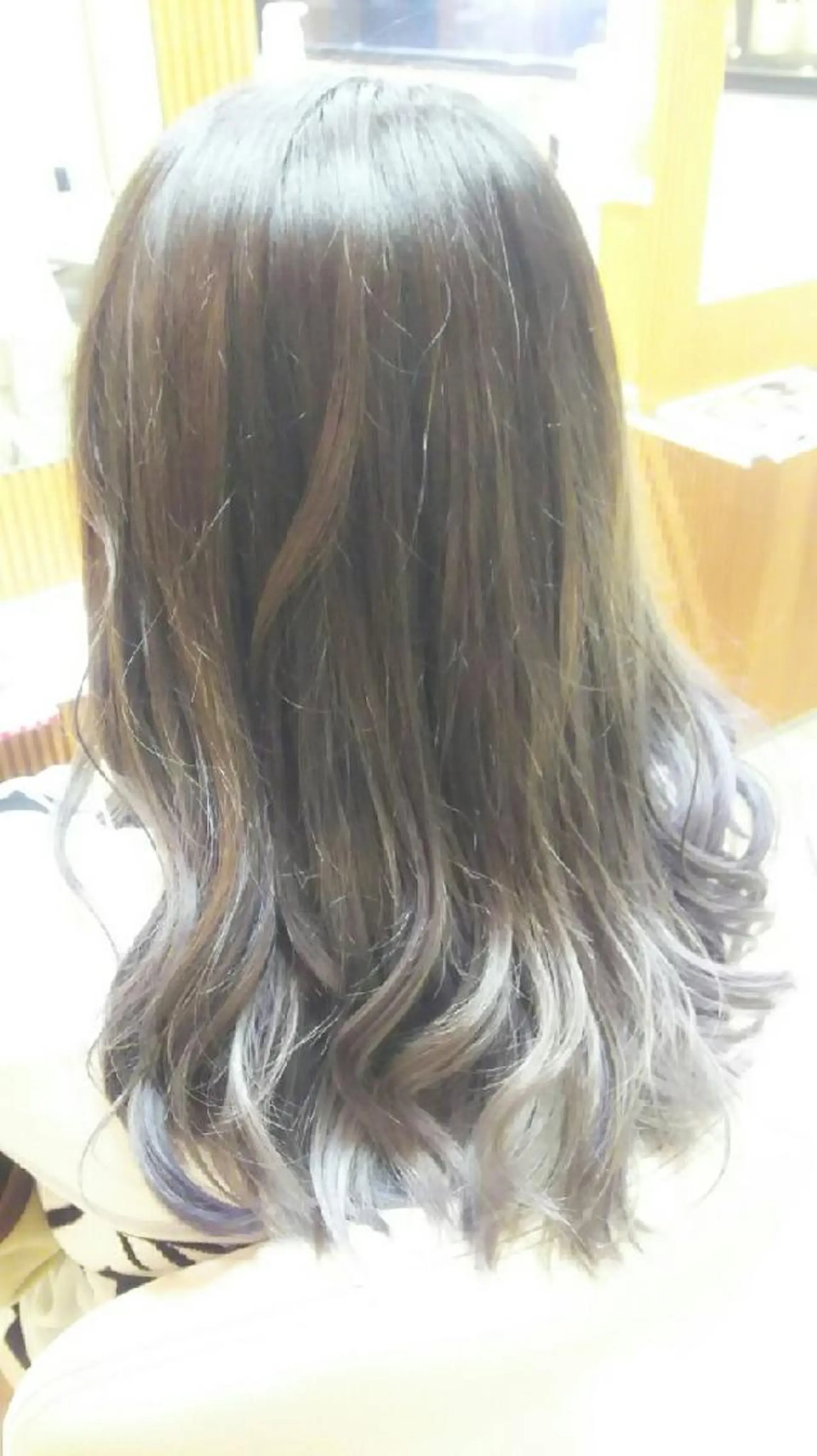 セミロング カラー アッシュ バレイヤージュ バイオレットカラー バイオレットアッシュ レイヤーカット 脇田 雄大のヘアスタイル