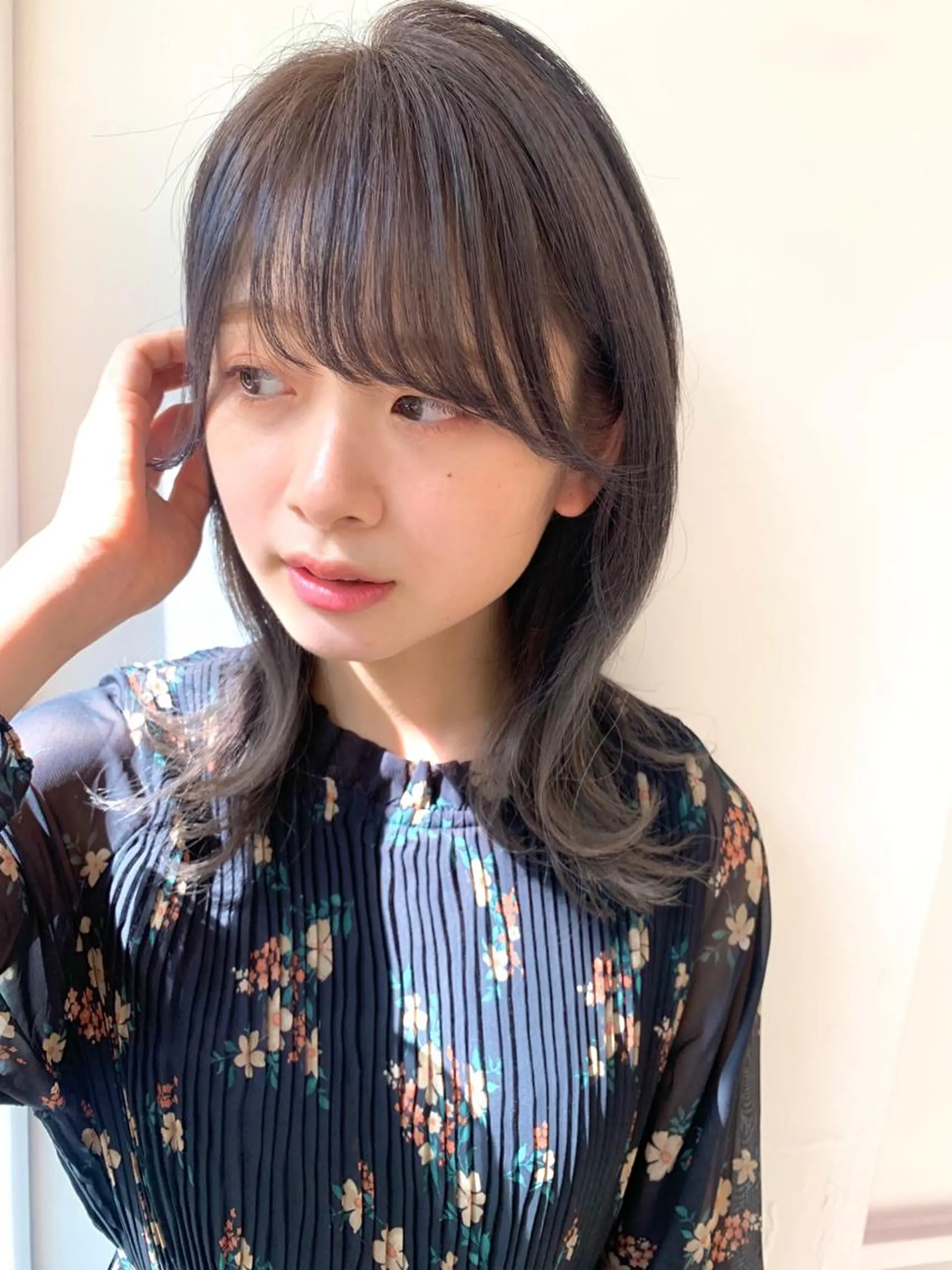 セミロング カラー グレージュ レイヤーカット ヘアカラー トリートメント chama レイヤーカットのヘアスタイル