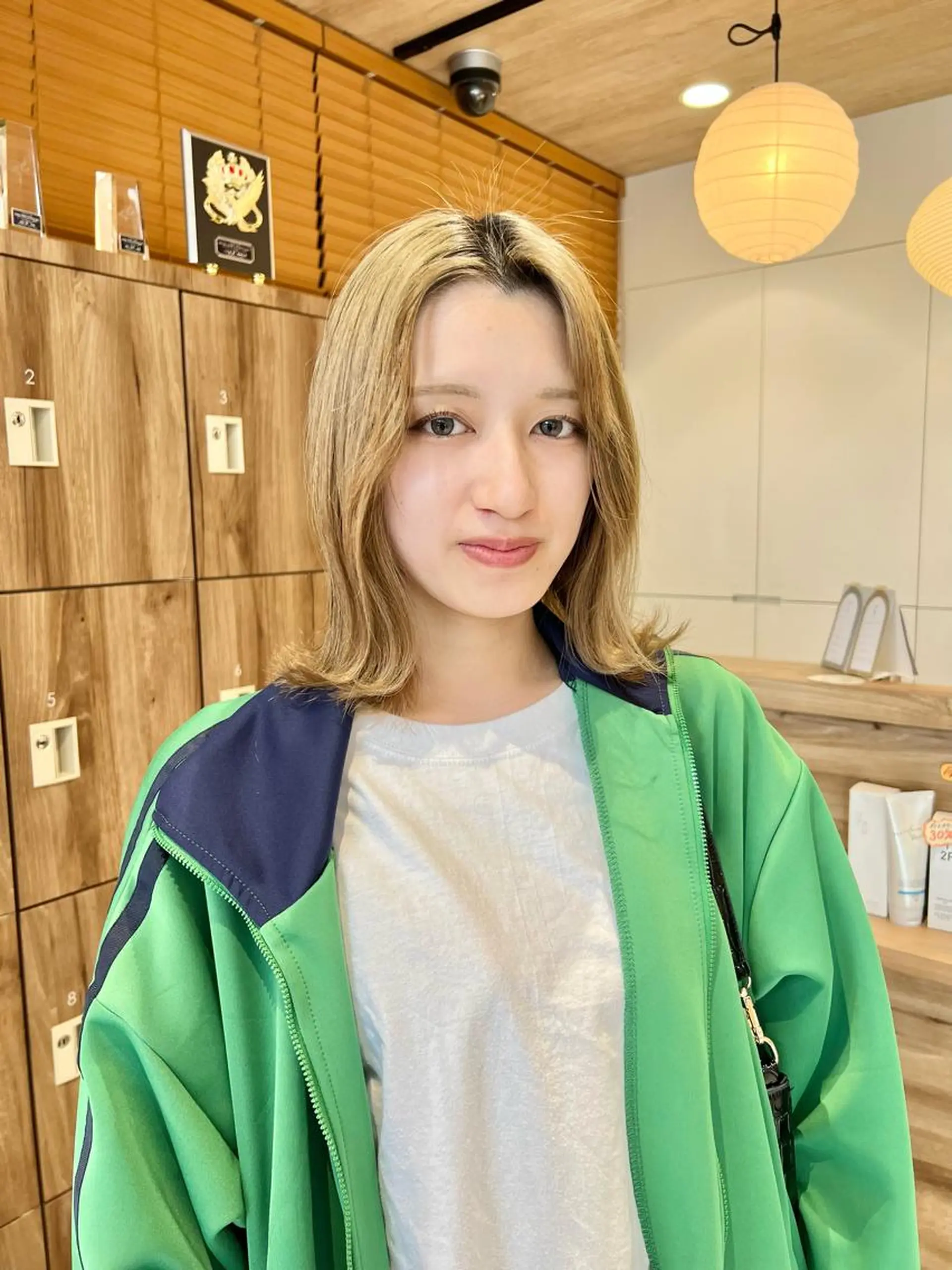 ミディアム 顔周りカット レイヤーカット Oasisgarden所属・レイヤー/ブリーチ MOMOのヘアスタイル