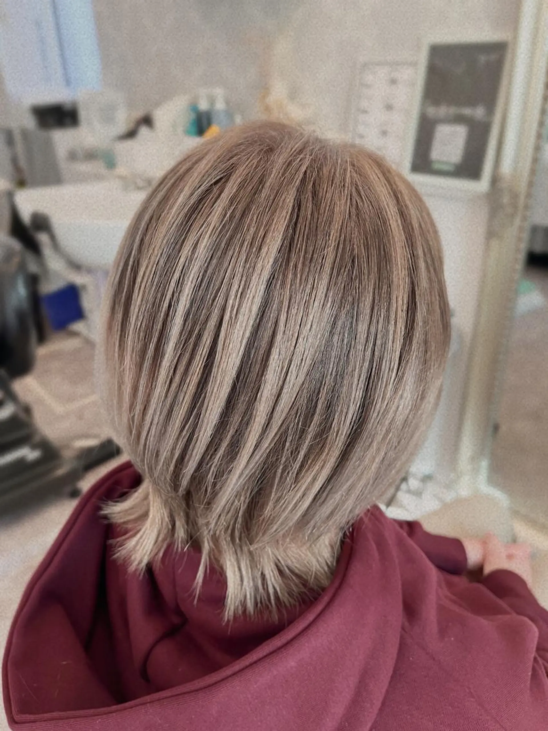 ミディアム カラー バレイヤージュ ハイライトカラー ハイライト レイヤーカット La.fleur ラ.フルールのヘアスタイル