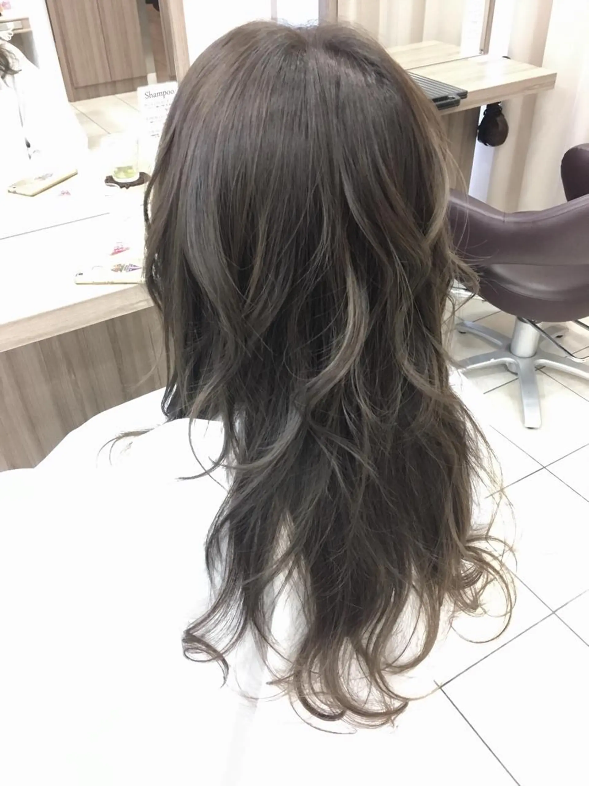 ロング カラー 透明感カラー グレージュ アイスグレージュ イルミナカラー 小島 仁美のヘアスタイル