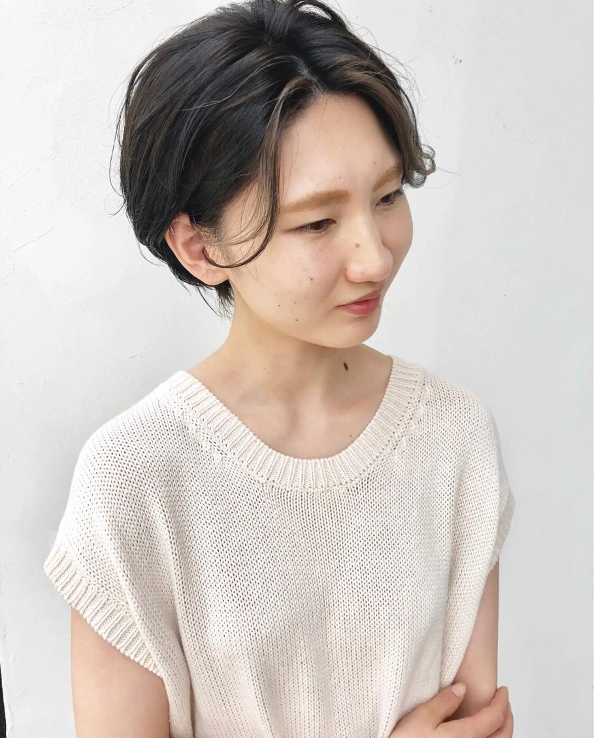 ショート カラー ベージュカラー 岩田 萌那のヘアスタイル