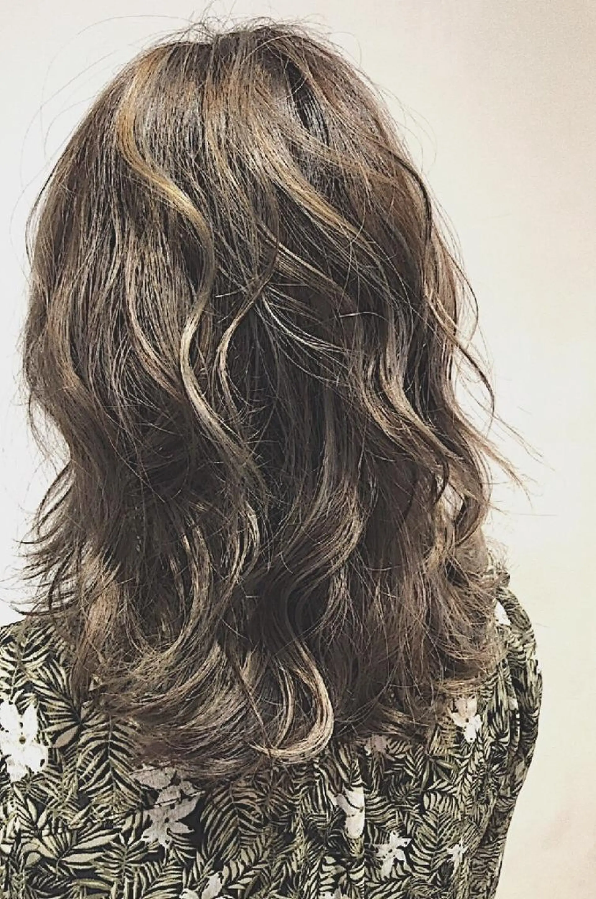 セミロング カラー ハイライトカラー くせ毛 ハイライト Laissez Deuxのヘアスタイル