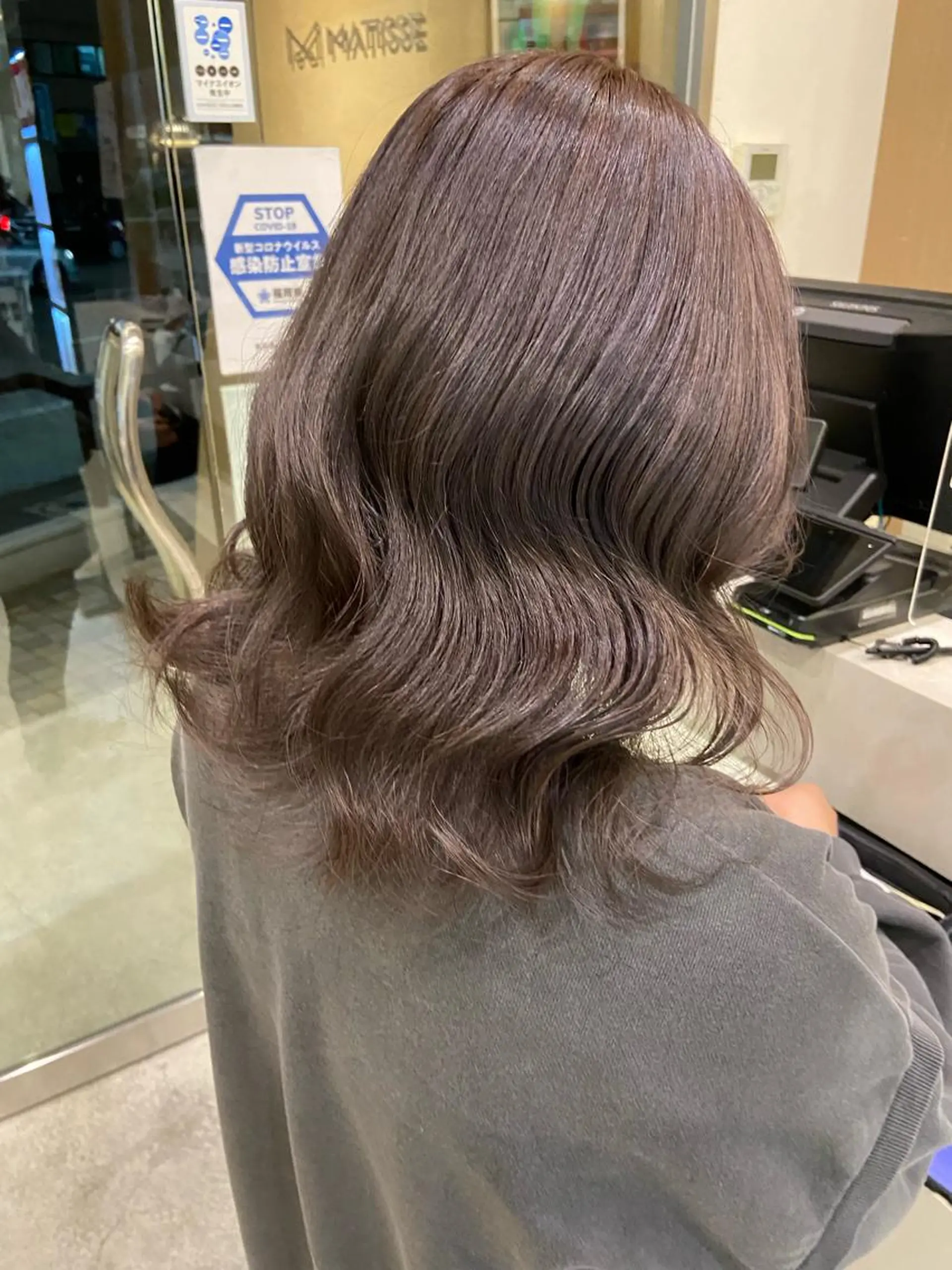 ミディアム 淺谷 美紀のヘアスタイル